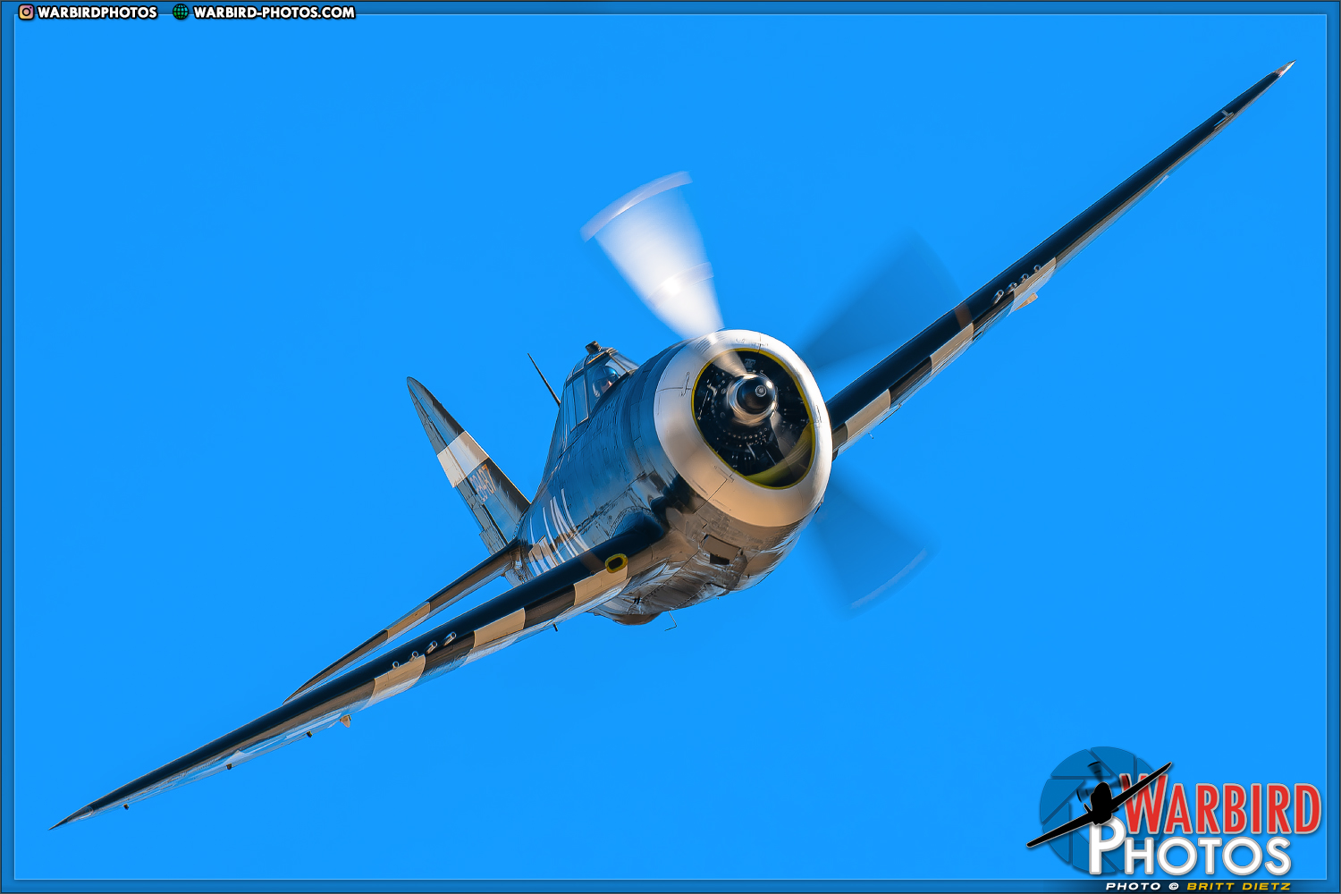 Warbird - Thundebolt! Curtiss-built P-47G Thunderbolt makes a pass at ...