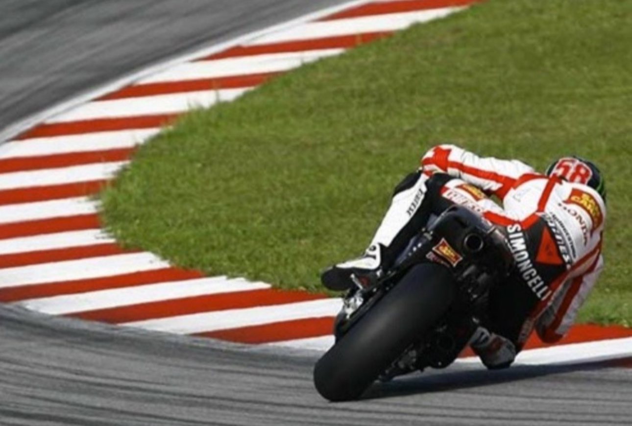 The Bikers - Marco Simoncelli slide🔥 on the edge!! His wild sliding ...