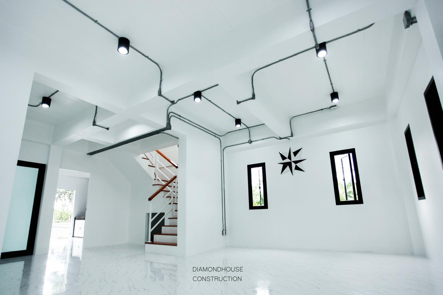 รับเหมาก่อสร้าง - หลายคนชอบการเดินสายไฟแบบเปลือย หรือ ร้อยท่อสายใส่ท่อ ...