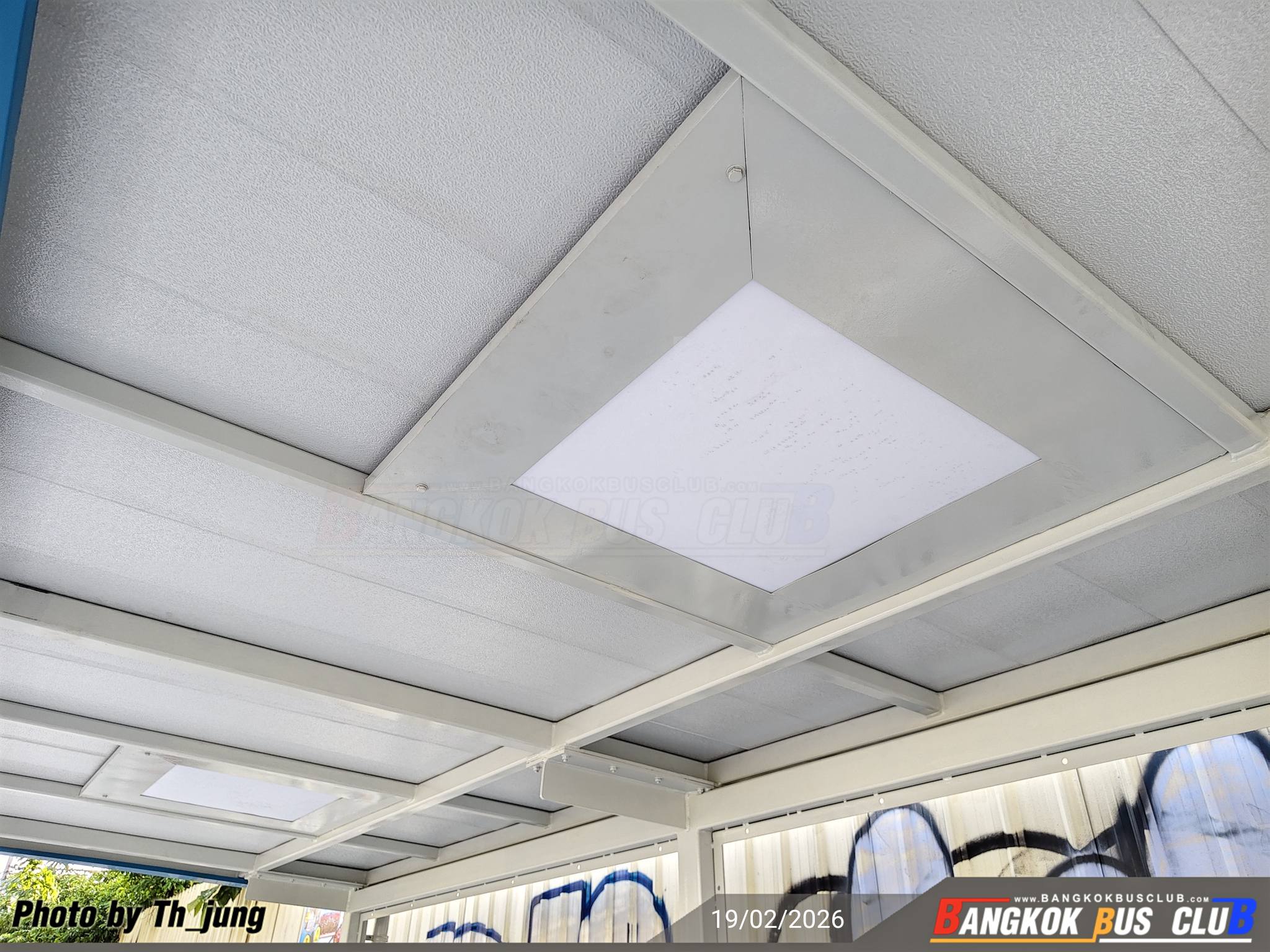 Bangkokbusclub.com - แผงไฟแบบ LED PANEL ที่ใช้ในศาลารุ่นนี้ | Facebook
