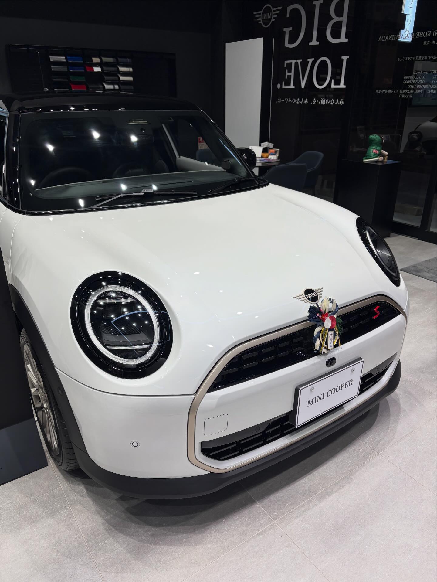 MINI 神戸東灘 - MINI 神戸東灘 added a new photo — at MINI 神戸東灘.