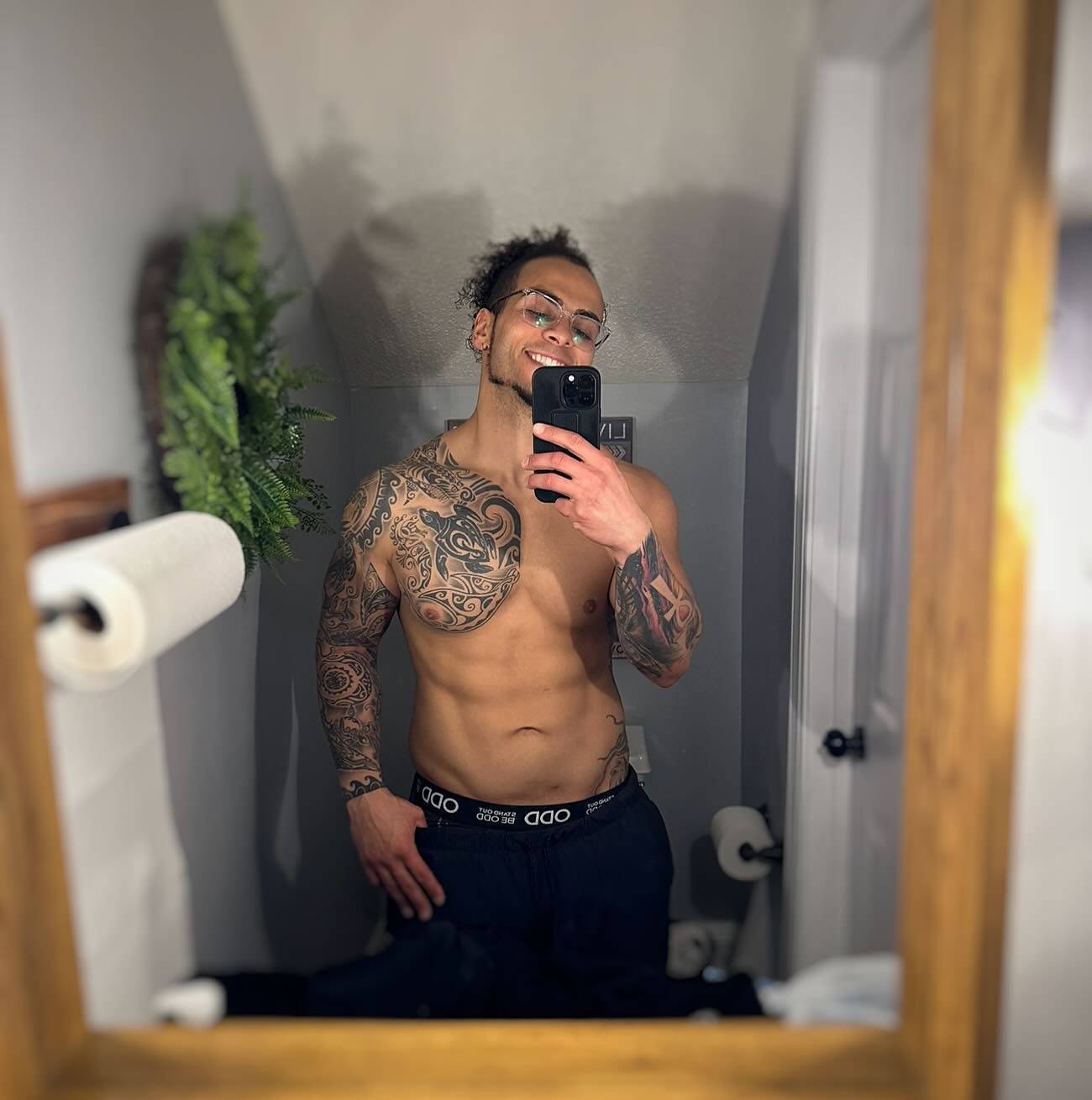 Bull - Sometimes that bathroom light be 👌🏽🔥 . . . 🌶 Spicy Link in my ...