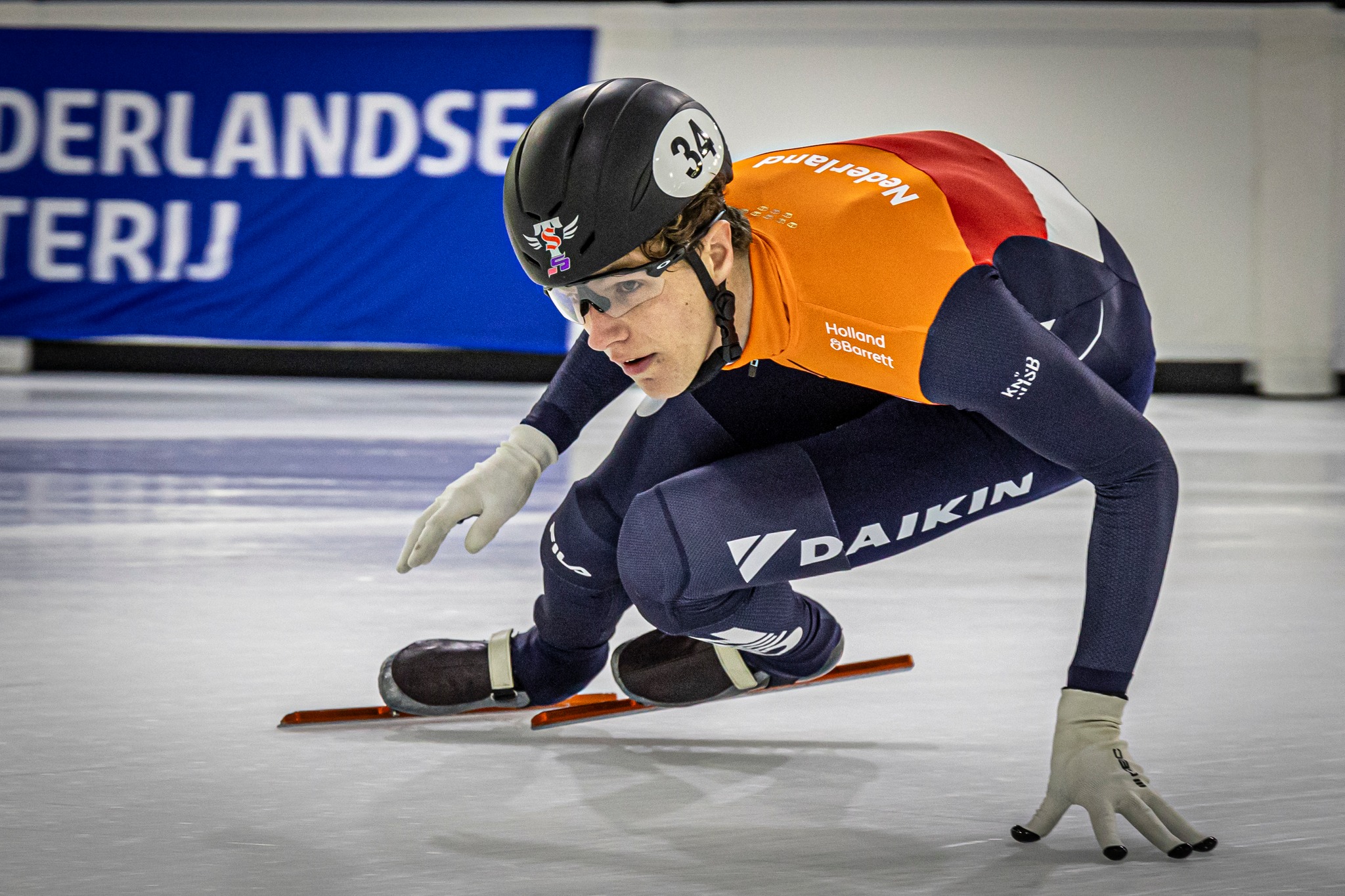 Hanze - ⛸️ Twee data die Teun Boer met rood omcirkelt... | Facebook