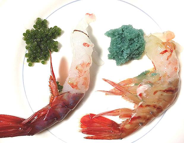 知床三佐ヱ門本舗 ぶどうえび と ボタンエビ 近親種なのに 卵の大きさがこんなにちがうんです Http Www Siretoko Com Uniuni 16 12 Post 609 Html Facebook