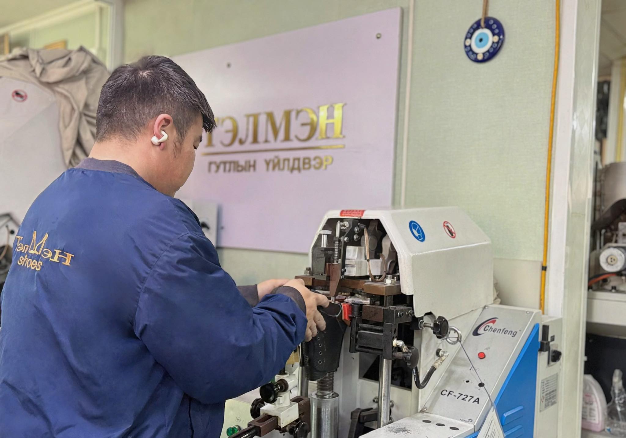 Дэмбэрэлцэрэнги... - Дэмбэрэлцэрэнгийн Мөнх-Эрдэнийг дэмжигчид