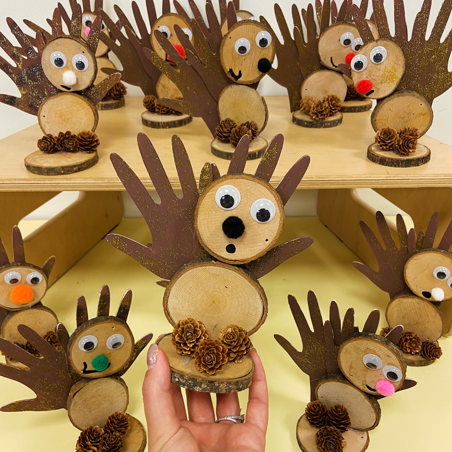 Svalor – Kit Bricolage Hérisson En Bois – 72 Pièces – Peinture, Strass, Corde – Activité Automne & Anniversaire Enfants