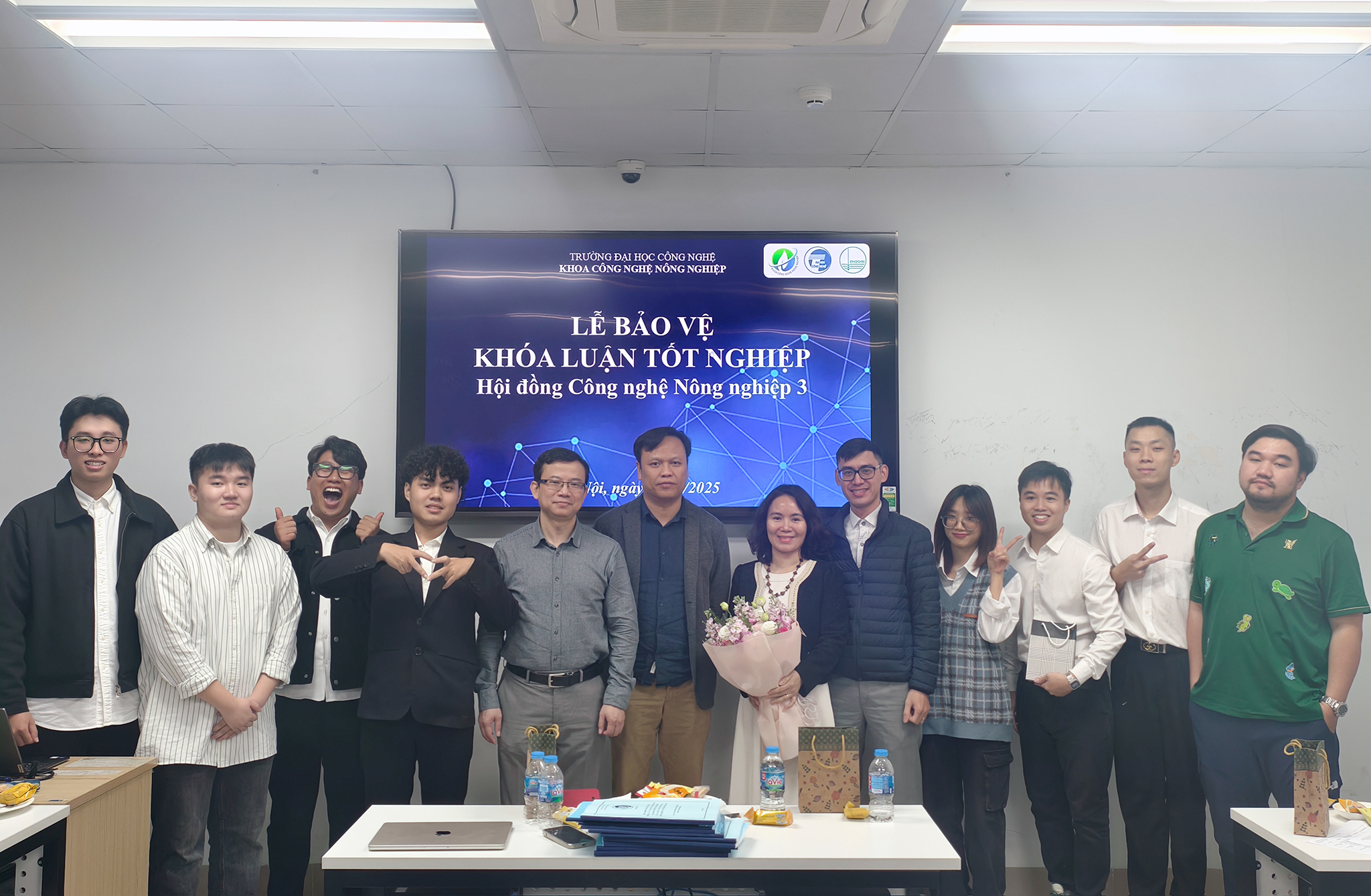 Trường... - Trường Đại học Công nghệ - Đại học Quốc gia Hà Nội