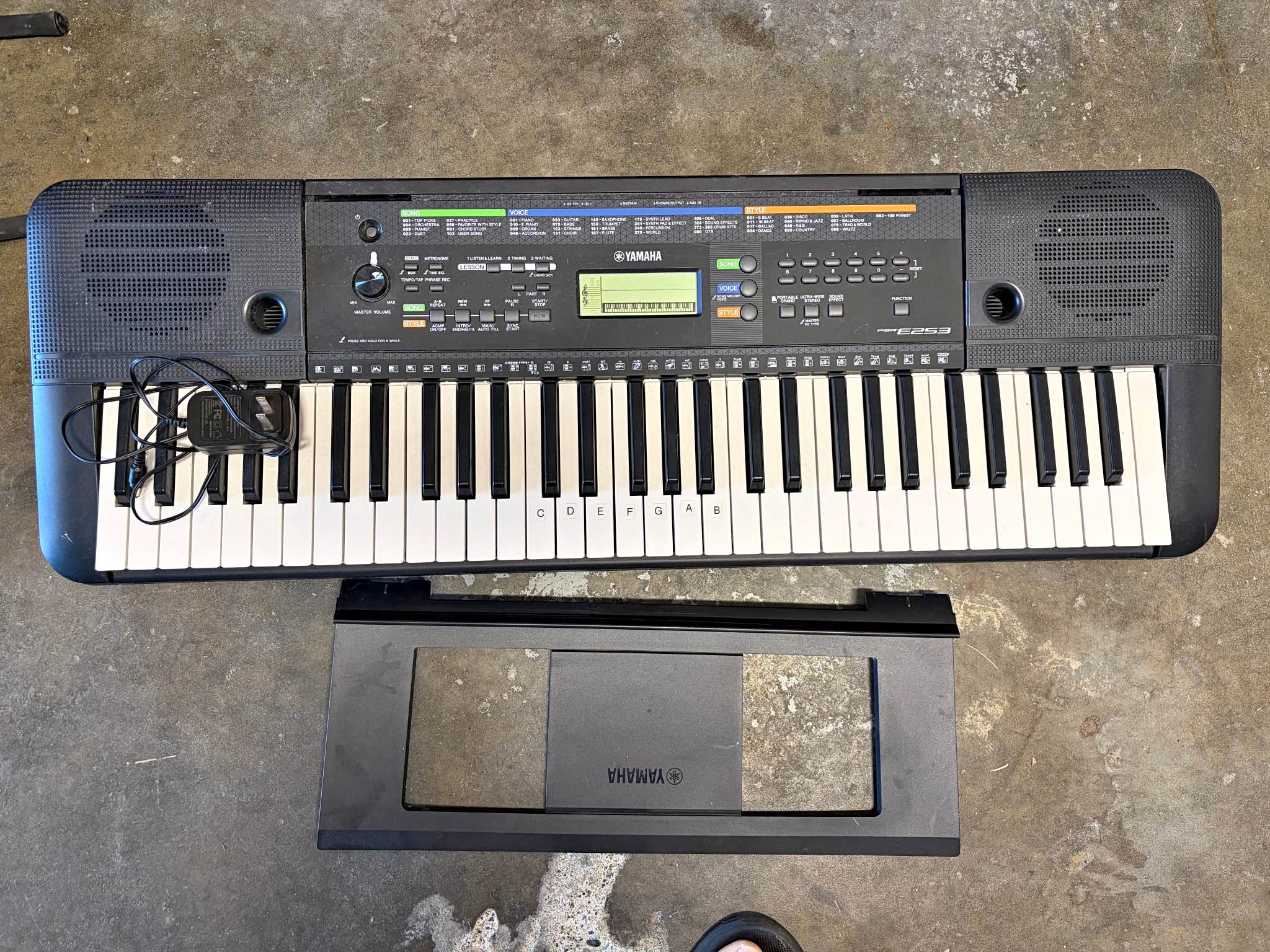 Yamaha PSR E253 - Electronic Keyboards - Des Moines, Washington 