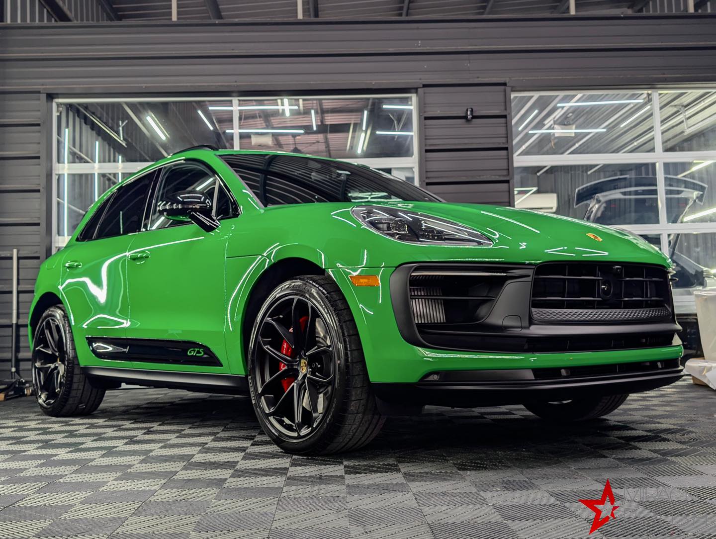 Miracle Polish - PORSCHE Macan GTS Python Green 💚 2026—... | Facebook