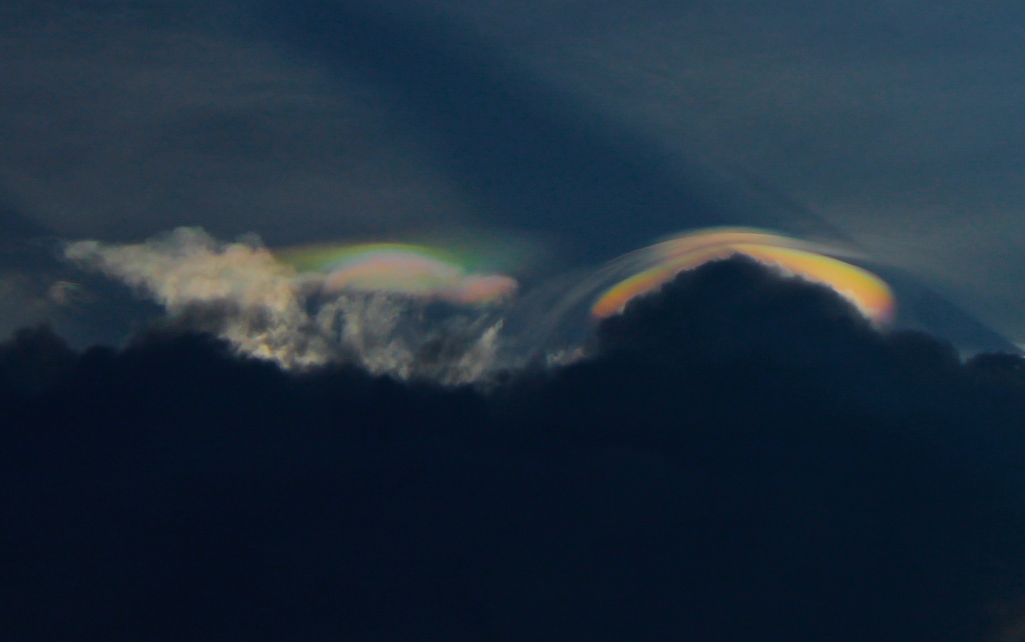 News5 - IRIDESCENT CLOUDS 🌈☁ Tila nagkaisa ang mga ulap at bahaghari sa ...