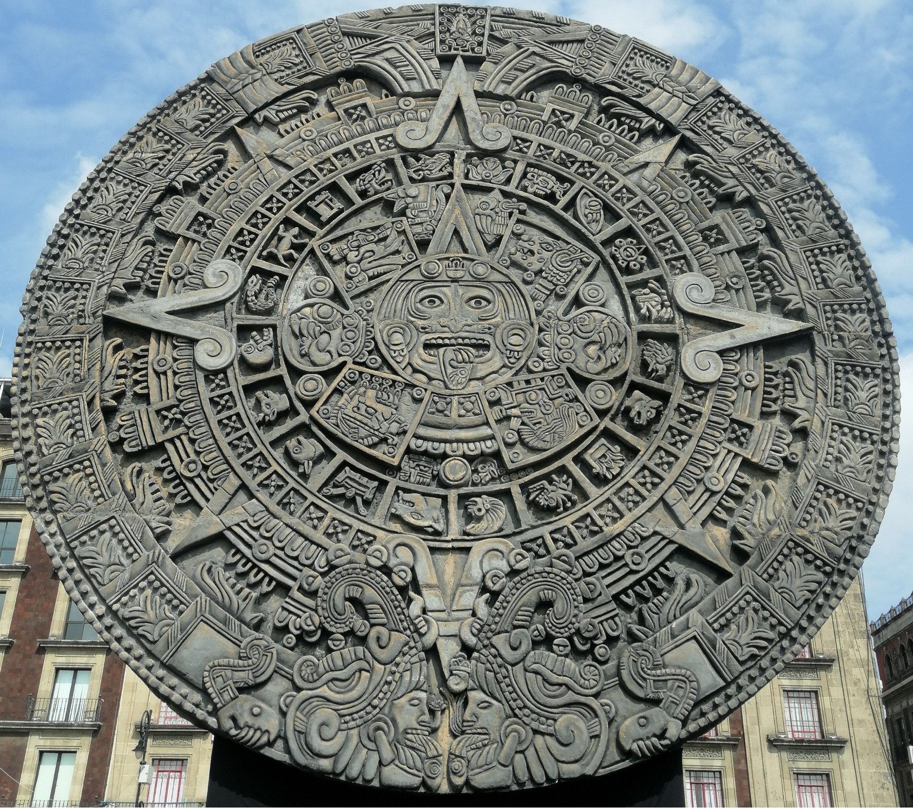 Sofía - LA PIEDRA DEL SOL NO ES UN CALENDARIO. ¿Entonces qué es o para ...