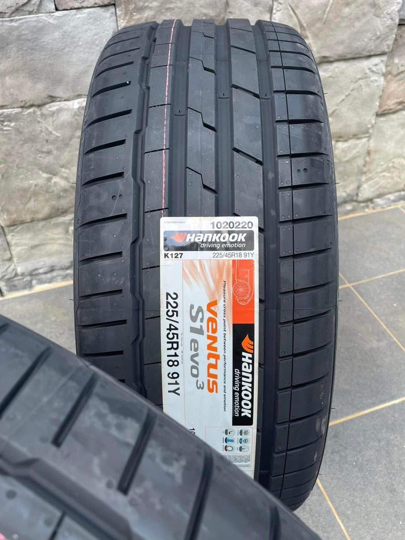 225/45/18 HANKOOK VENTUS S1 EVO3 | K127 YEAR 2025 . . 1pcs = Rm473