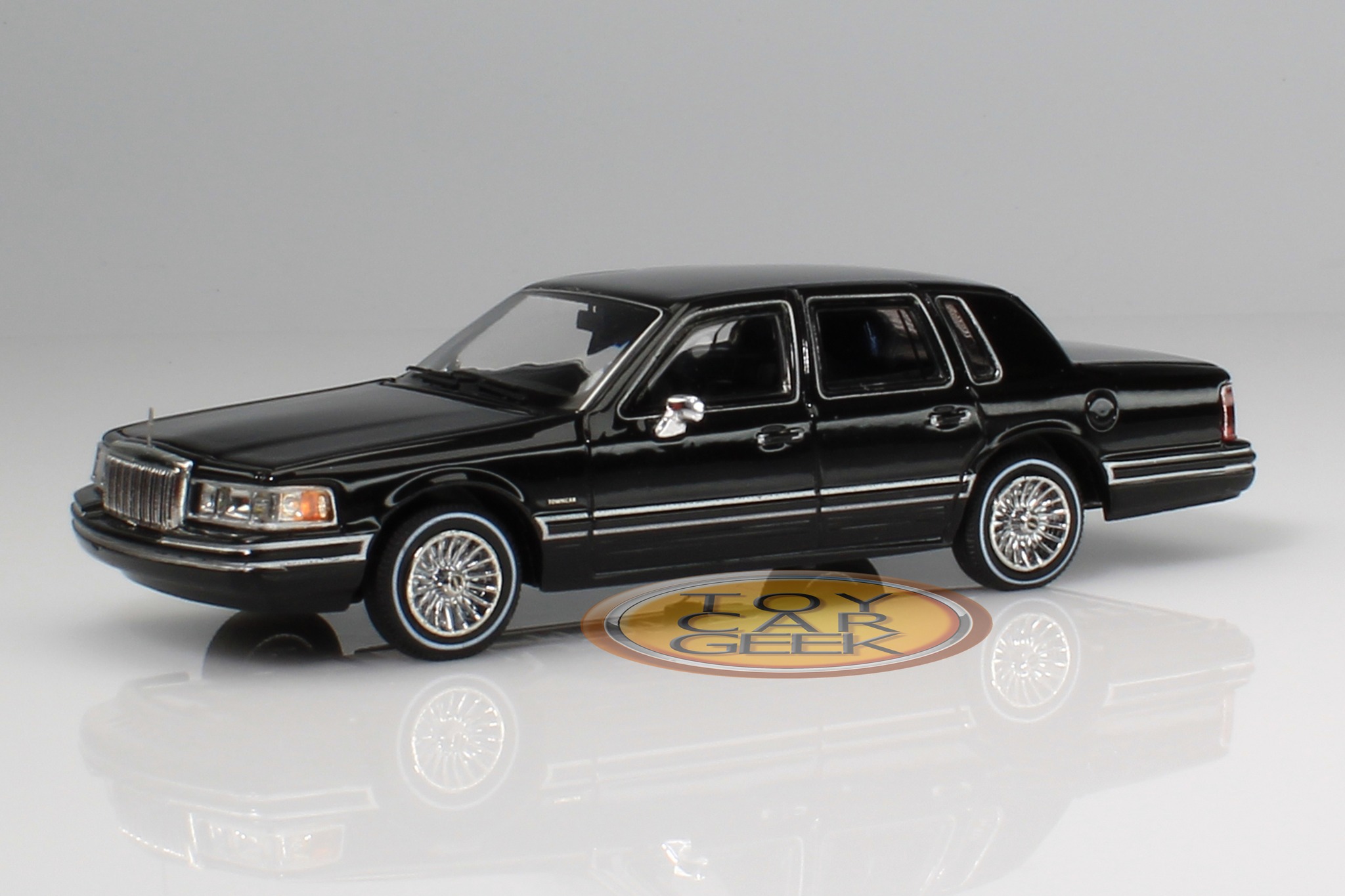 1/18 Lincoln Town Car 4.6L V8 '90, black - Xiaoguang Model Full