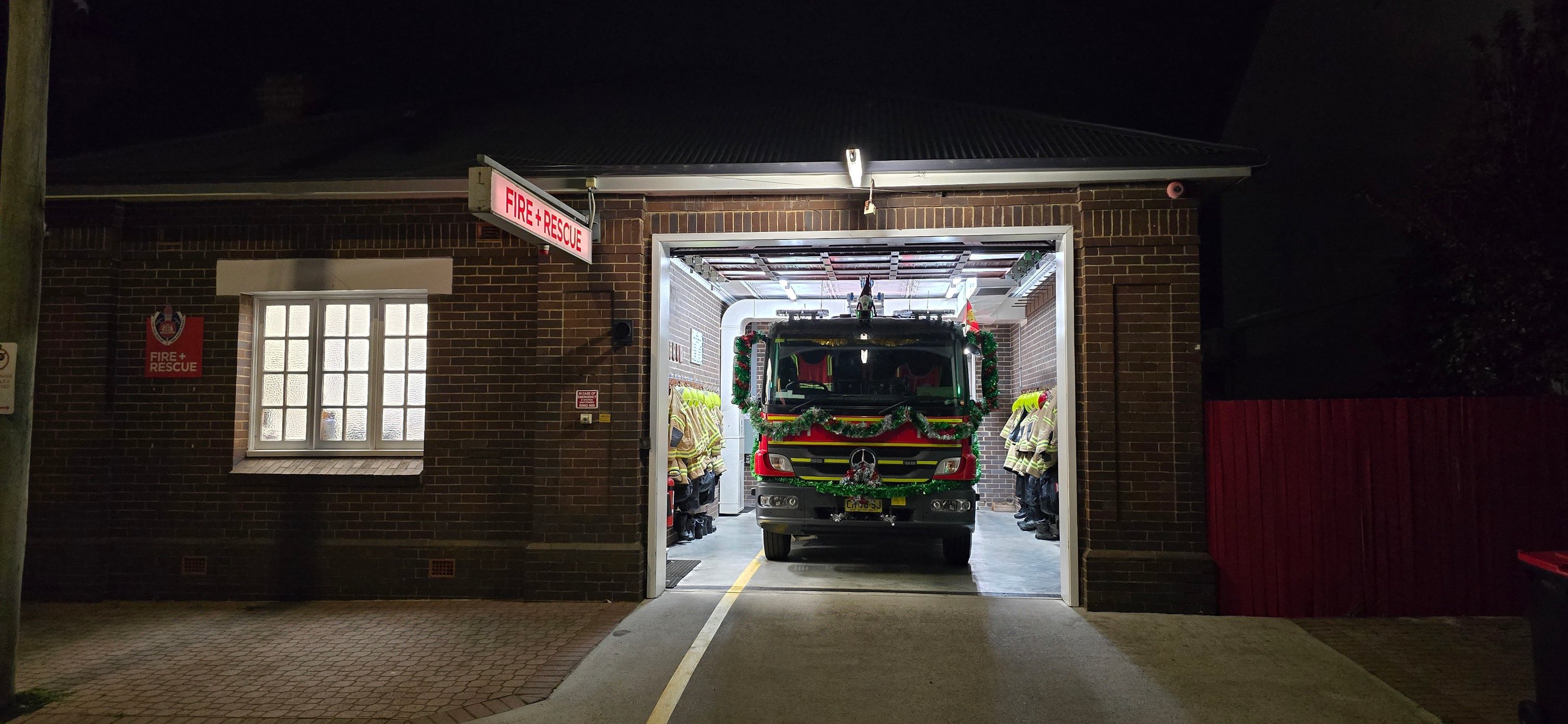 Fire and Rescue... - Fire and Rescue NSW Station 305 Goulburn