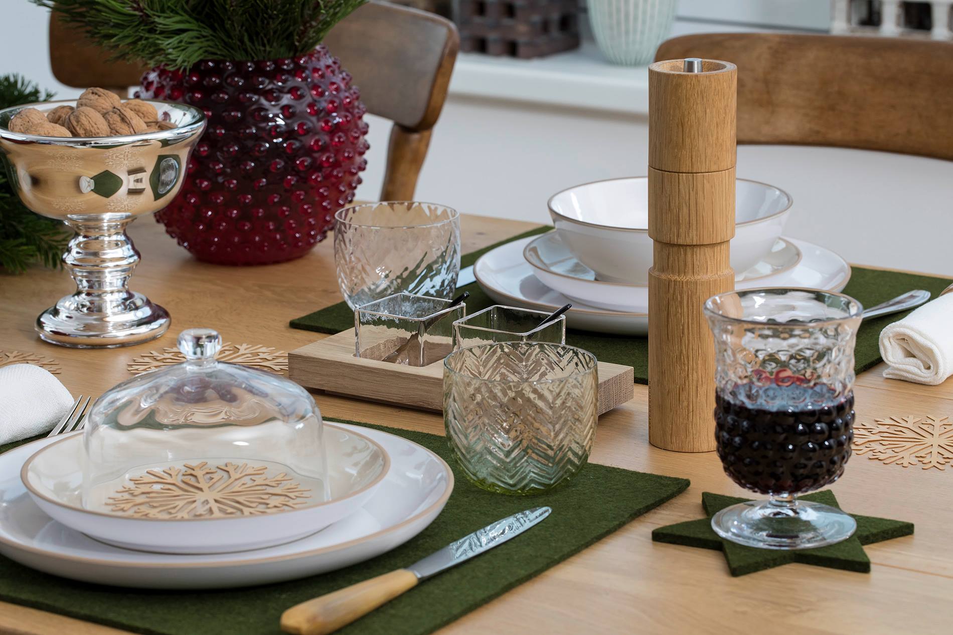 Ein festlich gedeckter Tisch macht den Tag perfekt! Mit dem richtigen Gedeck erfreut man das Herz und auch die Sinne. https://stillsegler.com