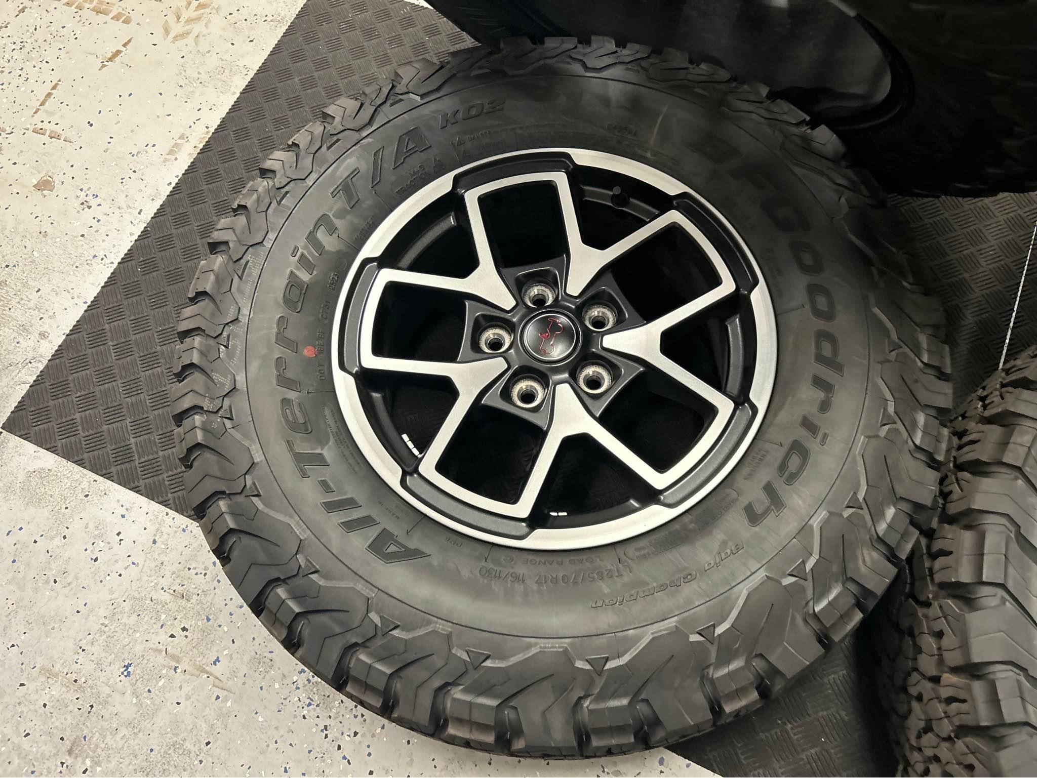 33” BRAND NEW OEM JEEP RUBICON WRANGLER OR GLADIATOR TAKE OFF SET ...