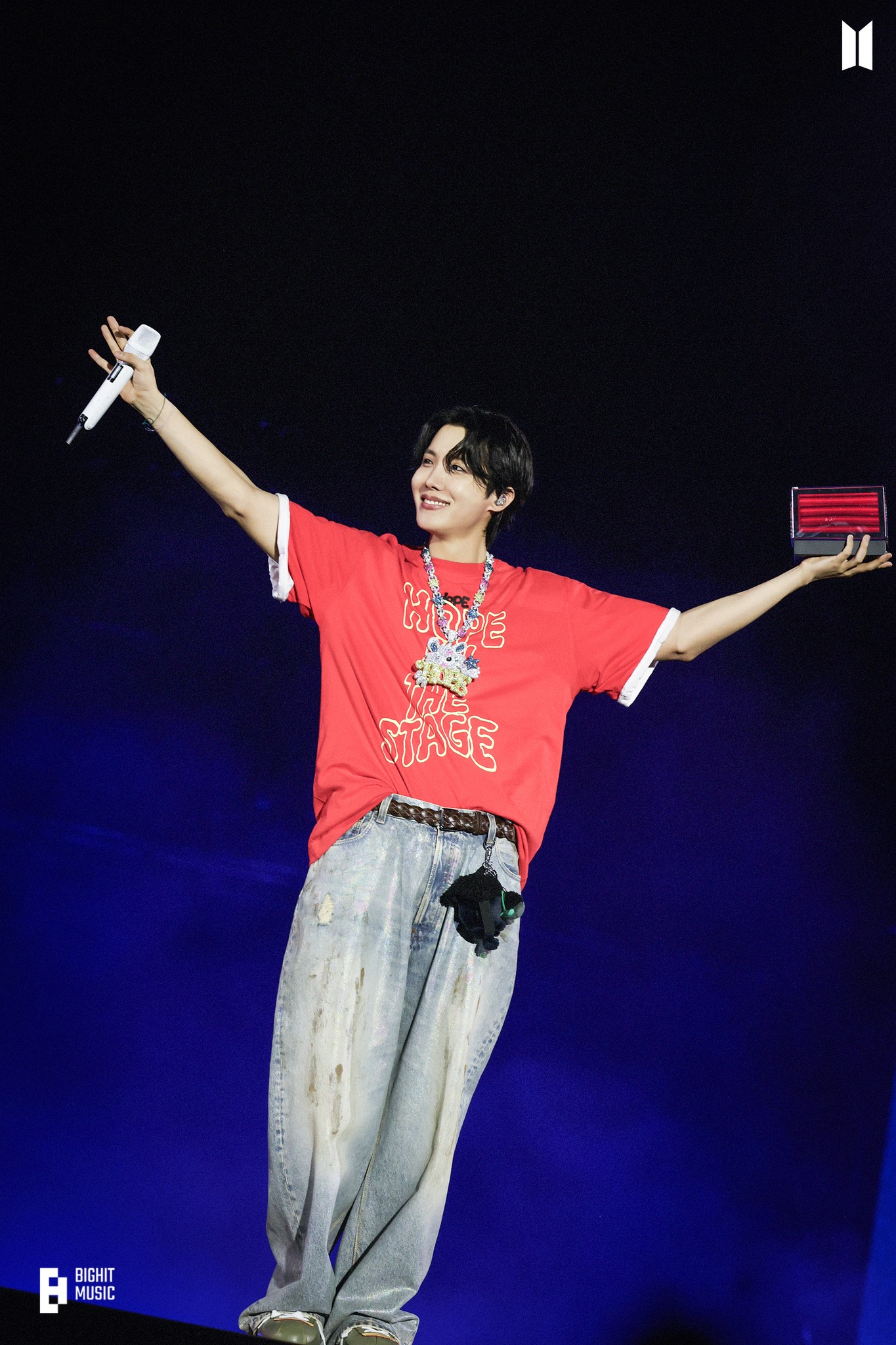 BTS (방탄소년단) - BTS (방탄소년단) added a new photo.