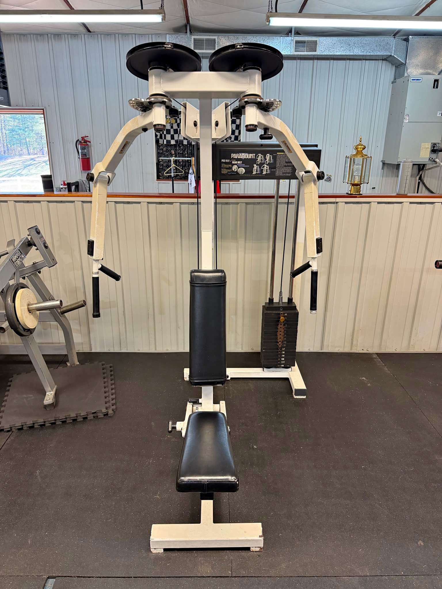 Paramount Chest Fly Machine - Weight Lifting Machines & Racks - Moro ...