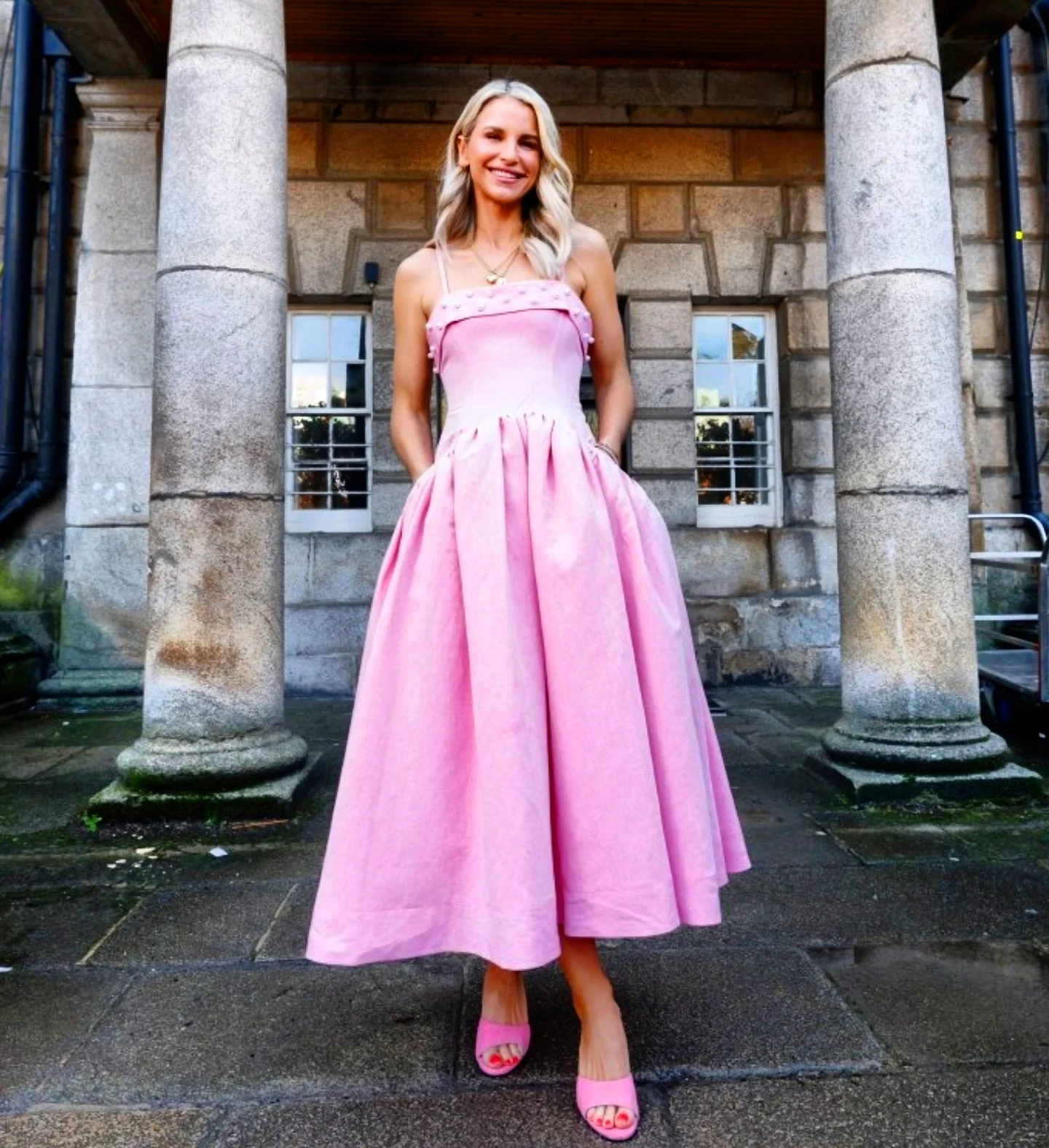 WHEN PINK TAKES THE LEAD| Vogue Williams @voguewilliams wearing 