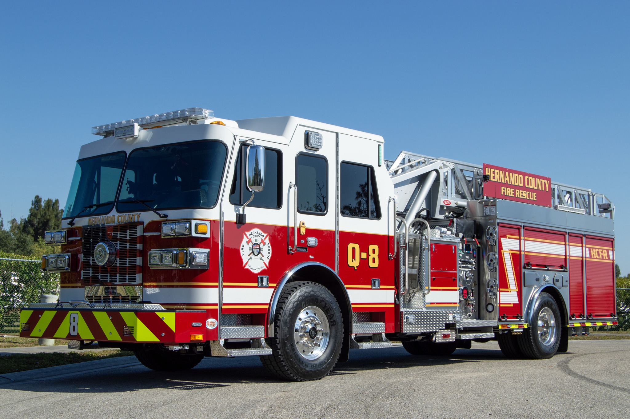 South - 👀 Hernando County Fire Rescue's 🔥 𝗻𝗲𝘄 Sutphen 𝗦𝗟𝟳𝟱 𝗮𝗲𝗿𝗶𝗮𝗹 ...