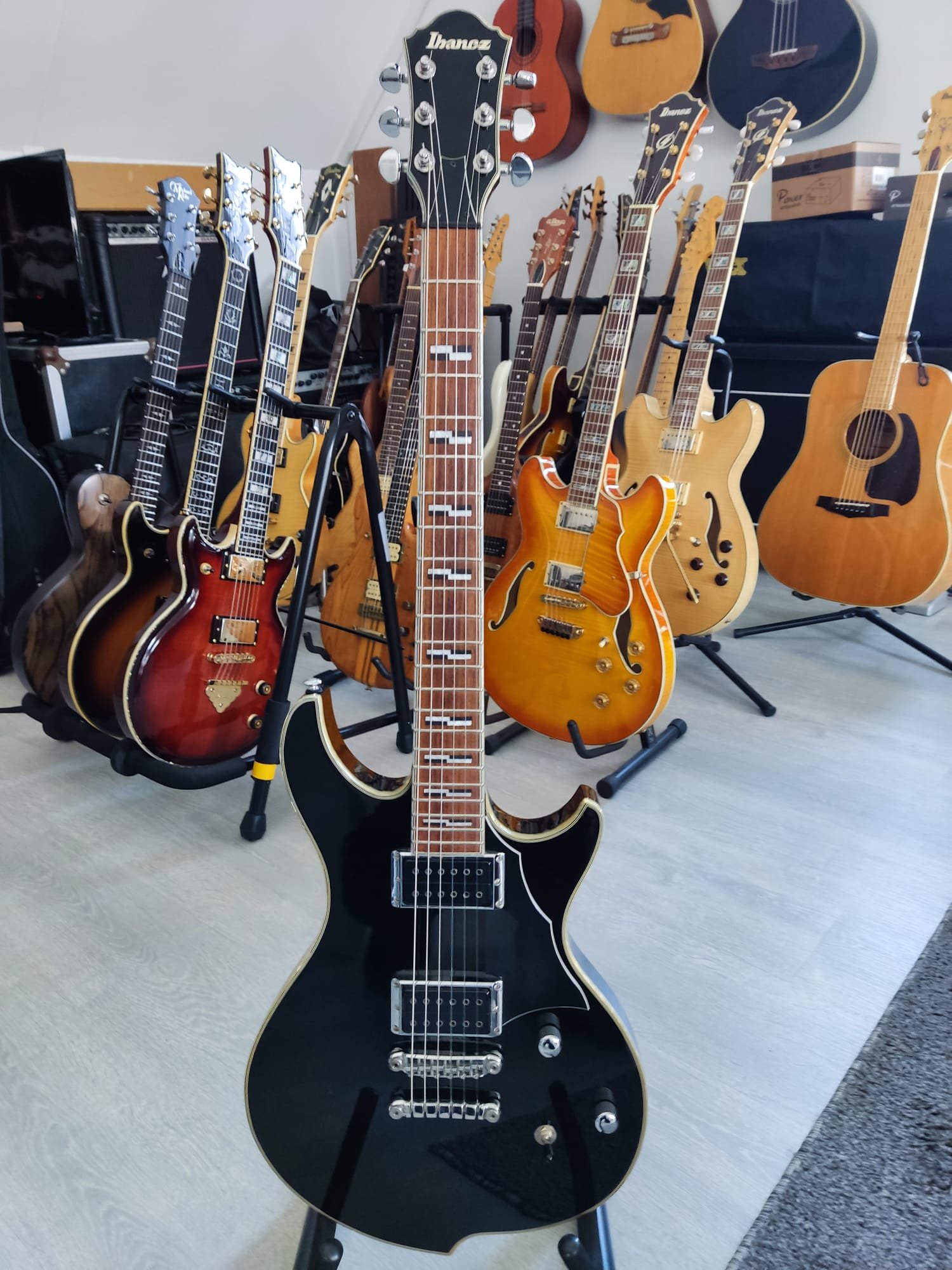 Ibanez DN500 guitar with Seymour Duncan pickups