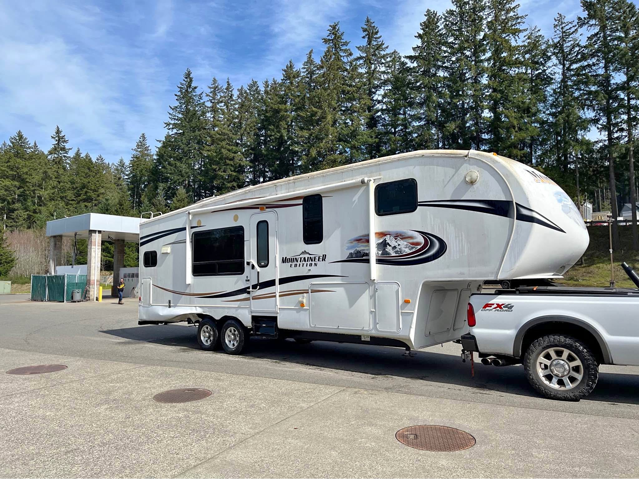 2011 29' keystone mountaineer Montana 5th wheel trailer. - RVs ...