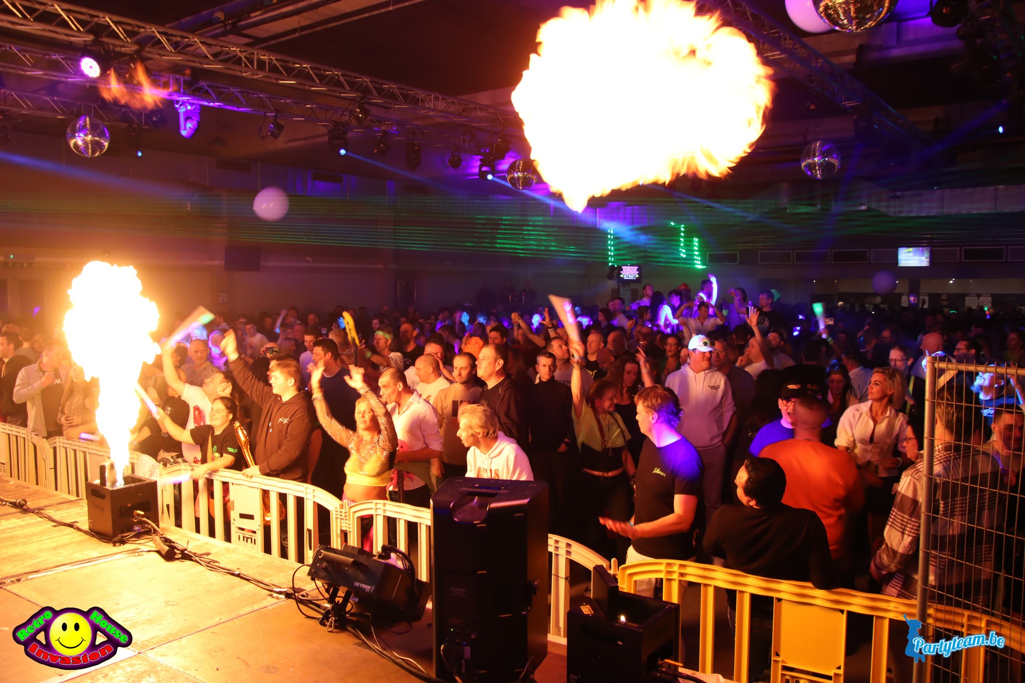 Retrohouse Invasion !!! | Retro classics, insane lasers & total rave ...