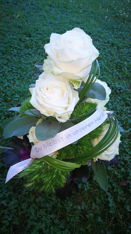 Grabschmuck zum Geburtstag