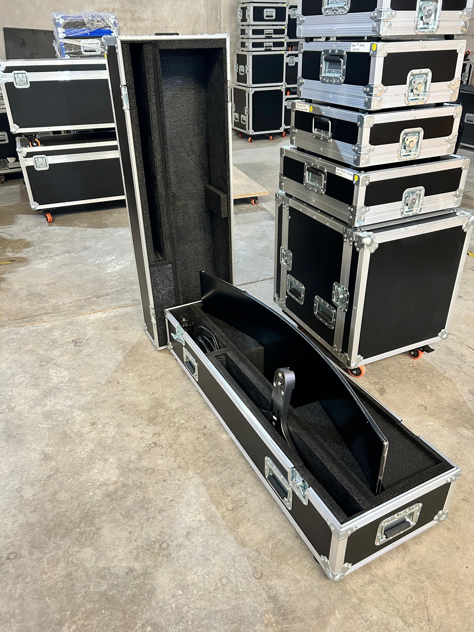 The... - The House Of Audio & Case Racks,Herraje,Bafles.