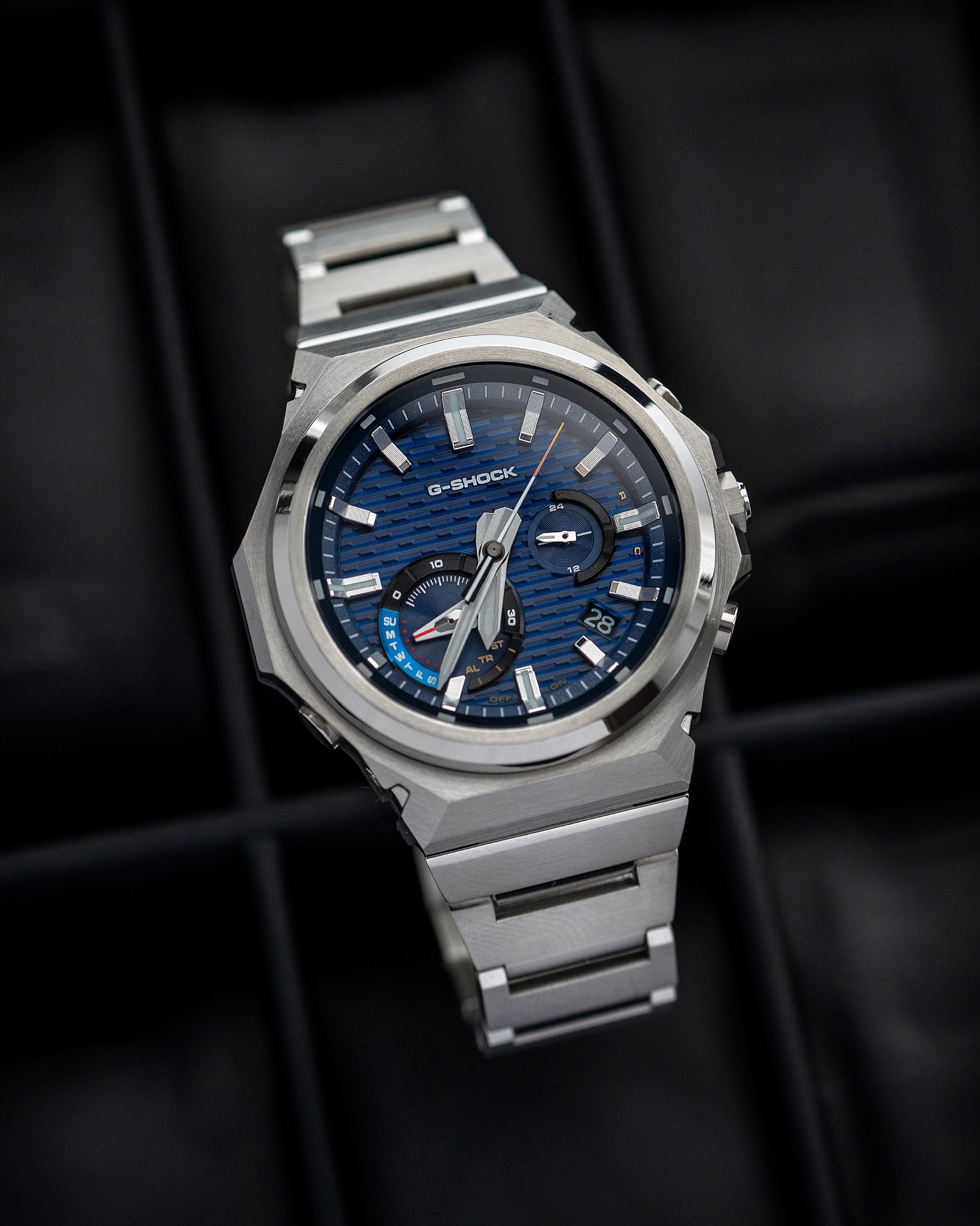 Just try and take your eyes of the new G-STEEL B400CD, a stunning 