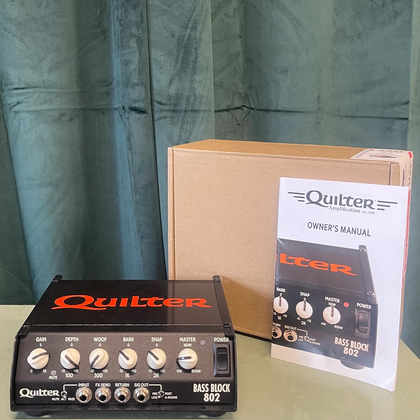 Quilter labs bass block v803 800w pedalboard amp