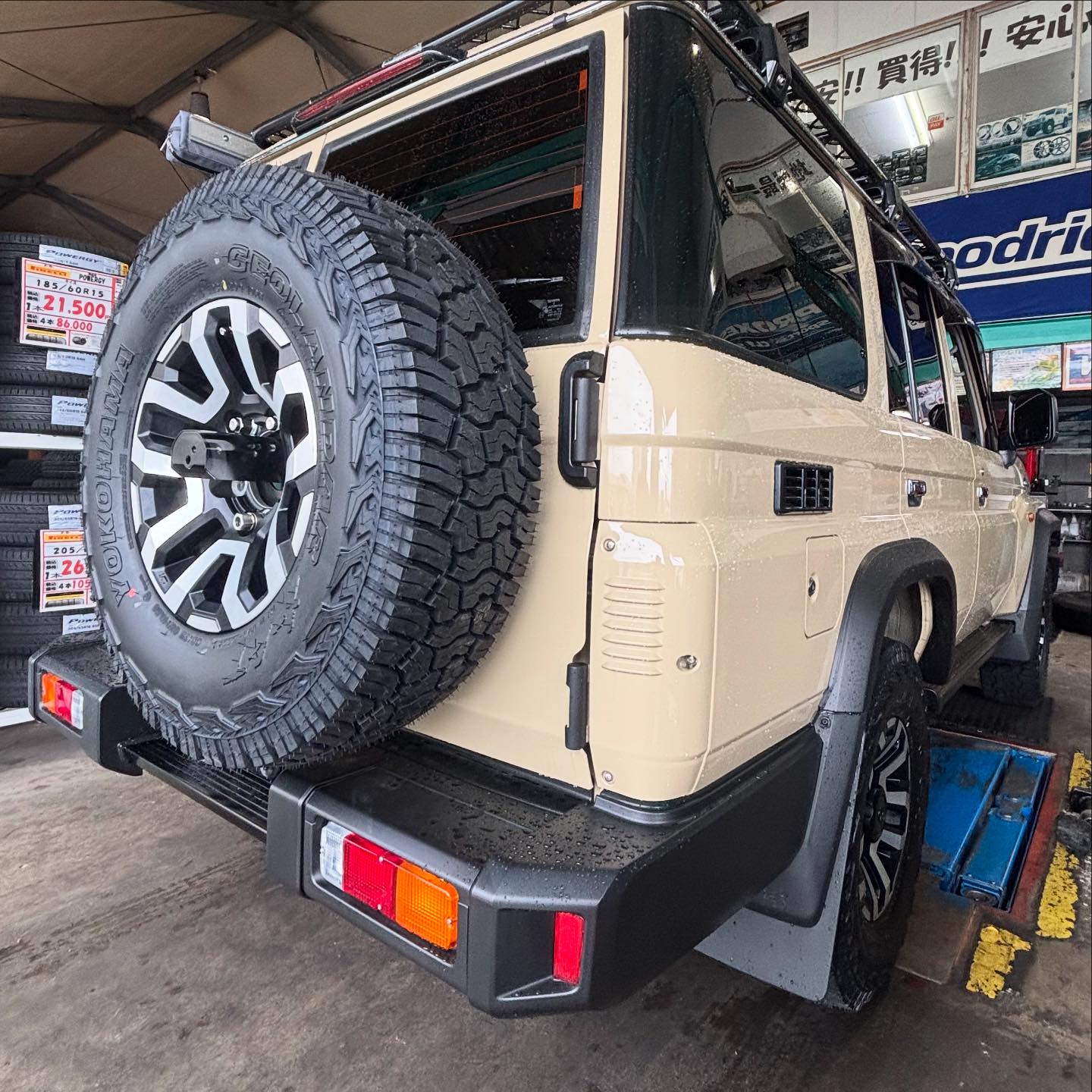 TOYOTA ランドクルーザー70 265/75R16 ヨコハマタイヤ ジオランダー 