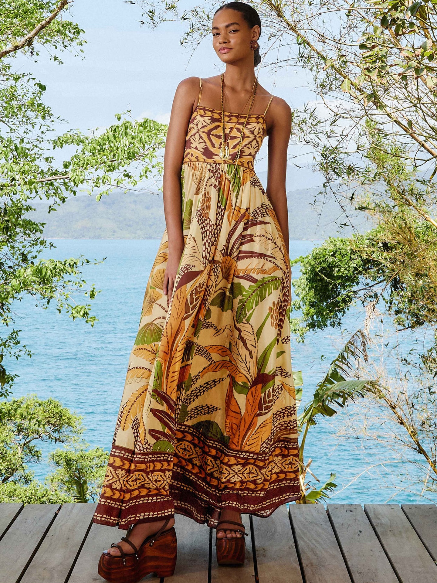 farm rio tropical tapestry halter neck linen maxi dress reviews Coming Soon 🌿 The Sand Foliage Sketch by Rio. This captivating piece features a square neckline and a mesmerizing blend of earthy tones and vibrant foliage patterns. The dress occasion:formal