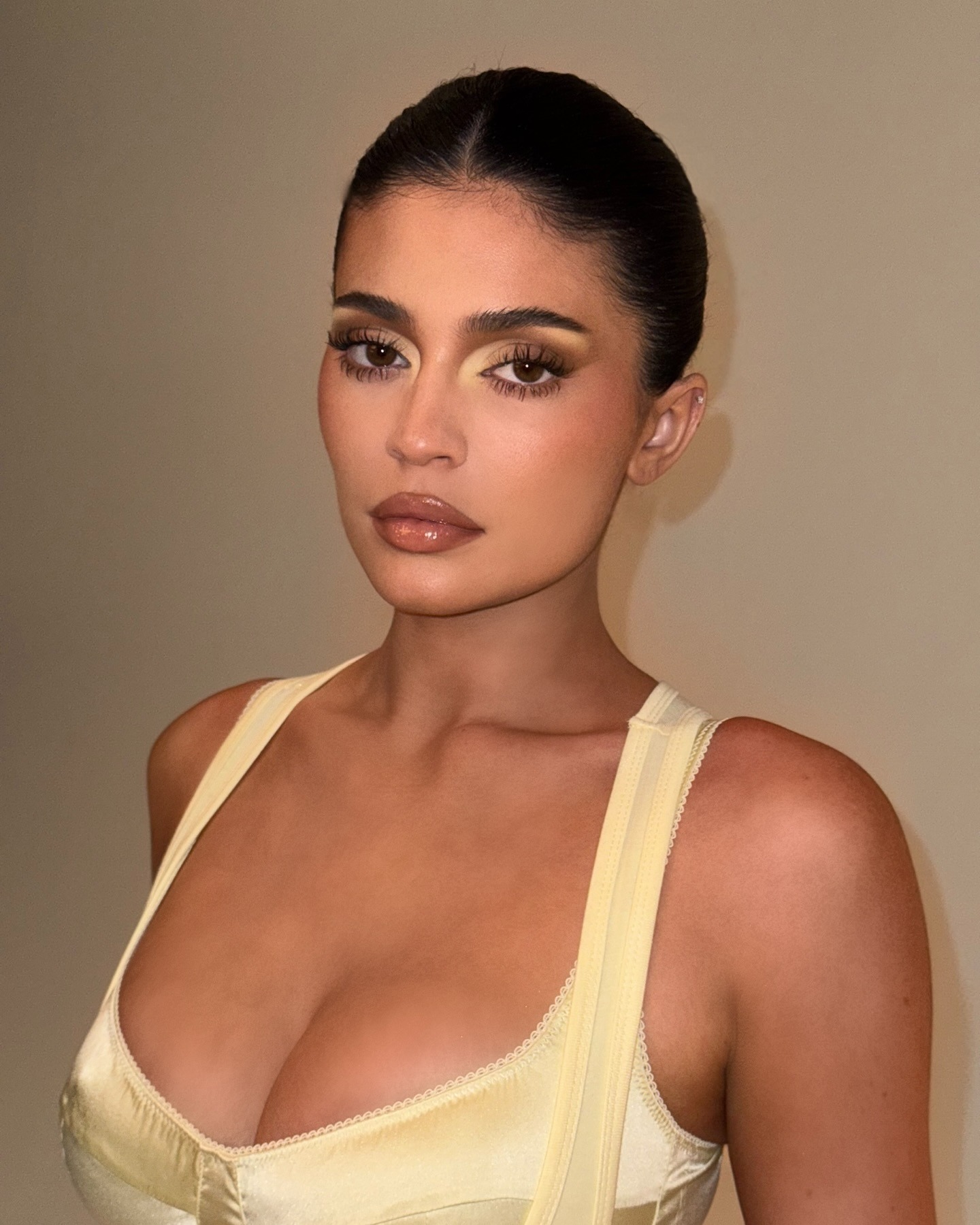 kylie jenner beige dress is absolute perfection in this cream-colored corset gown 🥂🌟 # KylieJenner #Hollywood Chic Vibes Only Tweed Tiffany Taylor Primary color:Ivory