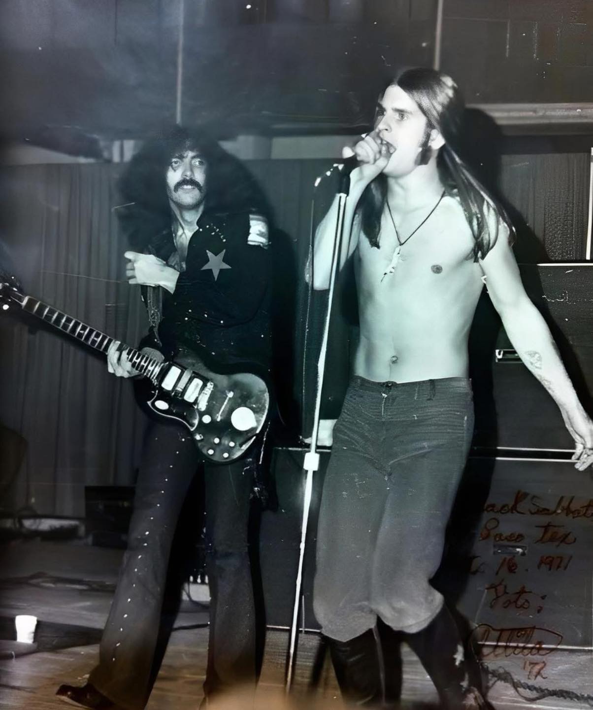 Pop - Black Sabbath, 1971🖤 The riffs that shook the earth and the voice ...