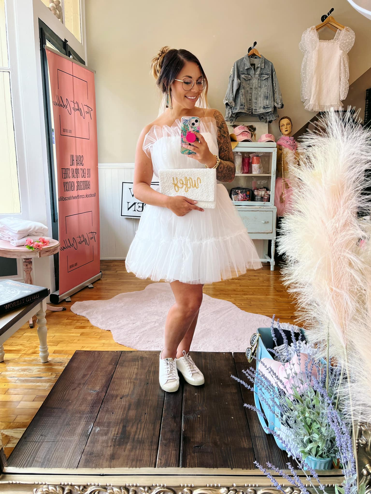 What accessories to wear with white dress and hot pink shoes?