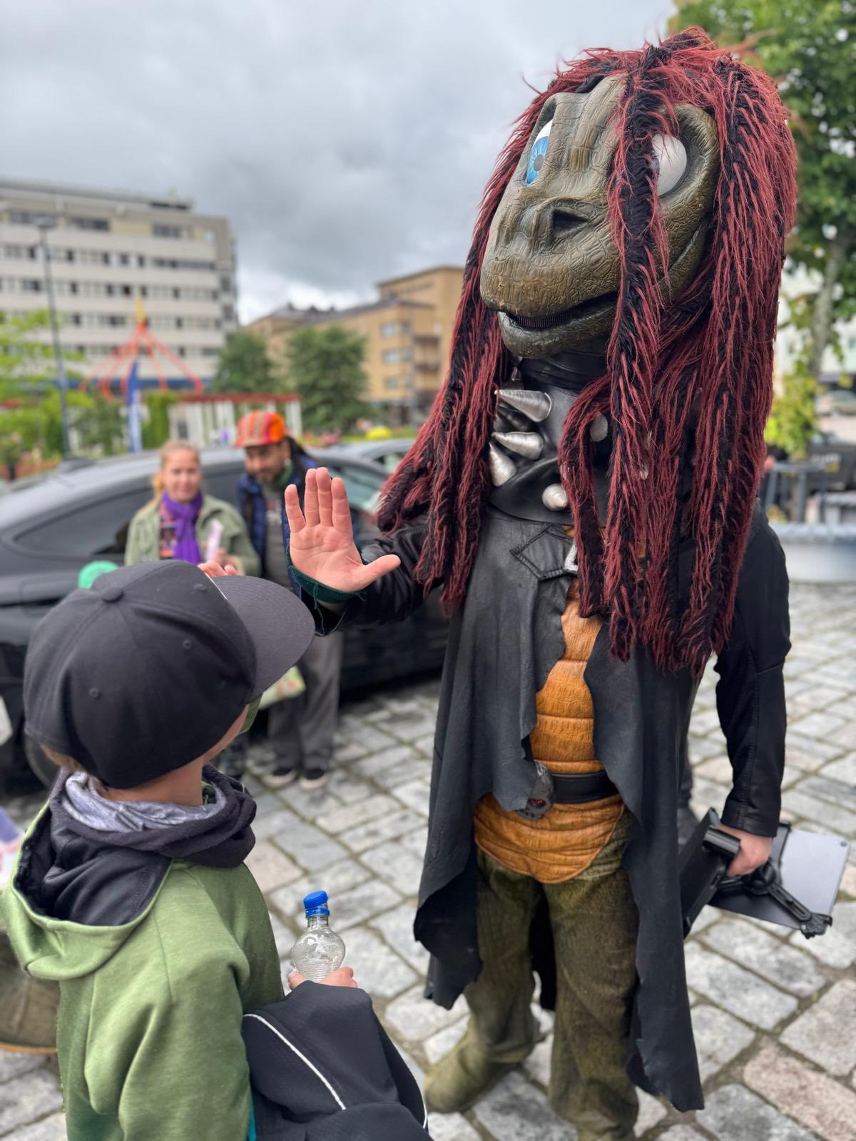 Hevisaurus - RÄYH!!! 🔥⚡️Uusi levy Bändikouluun! nyt ulkona! Kuuntele ...