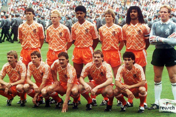 Holland squad in 1988. Love the outfit there 🔥