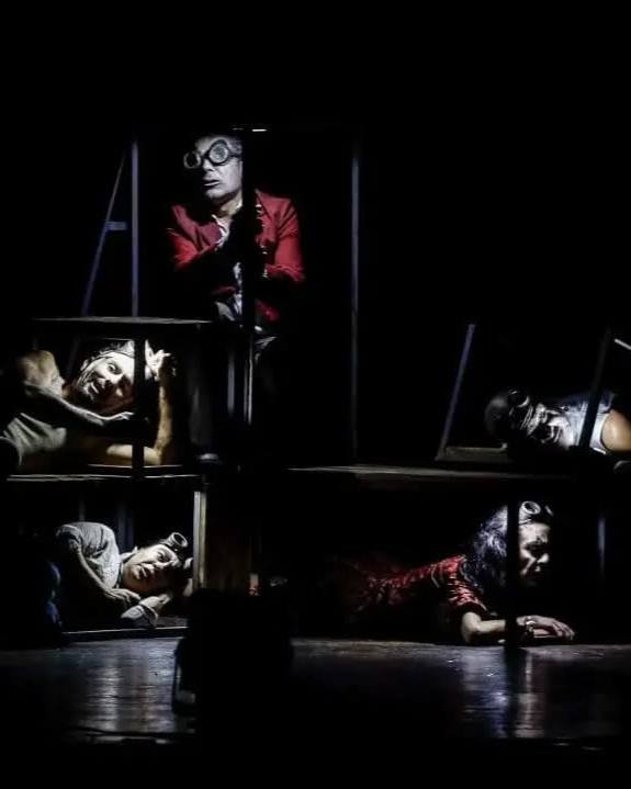Cuatro elementos... - Cuatro elementos espacio teatral