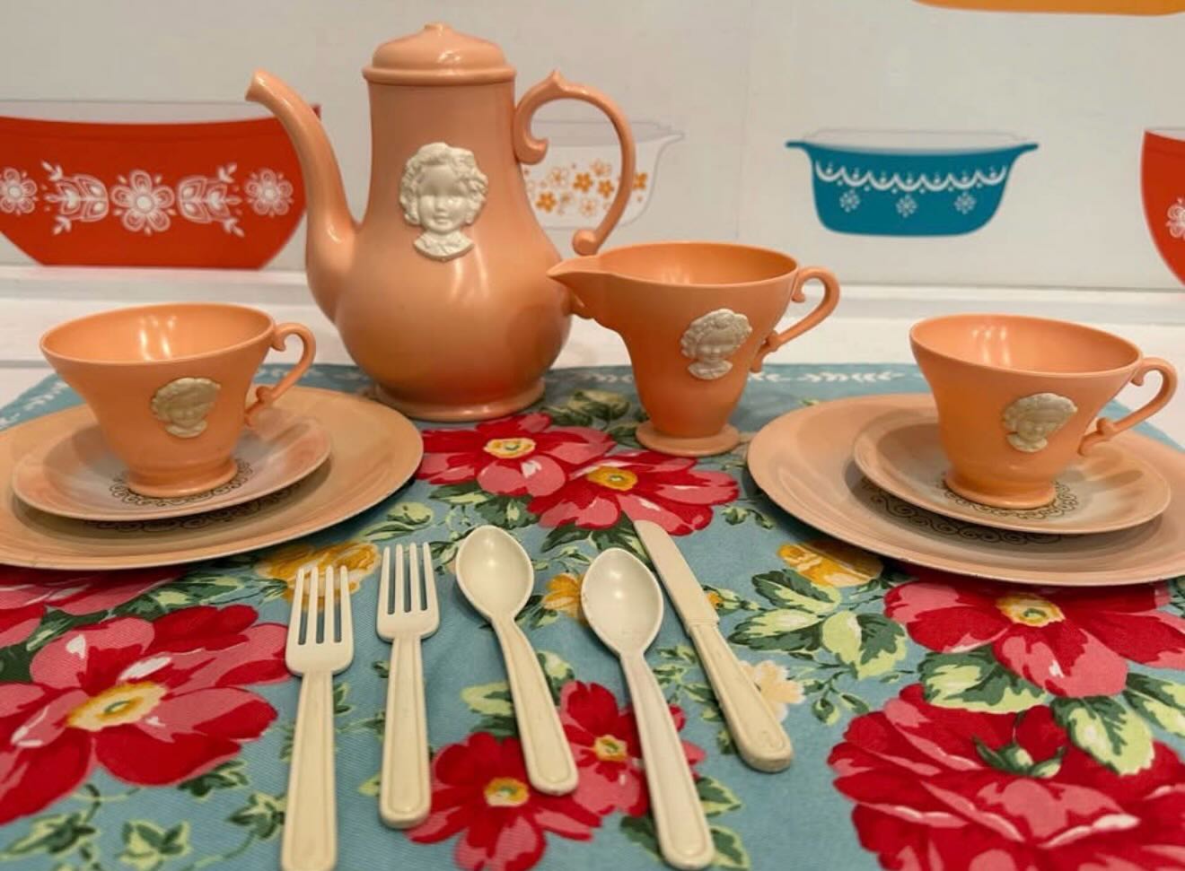 1940s SHIRLEY TEMPLE TEA SET is DARLING ❤️