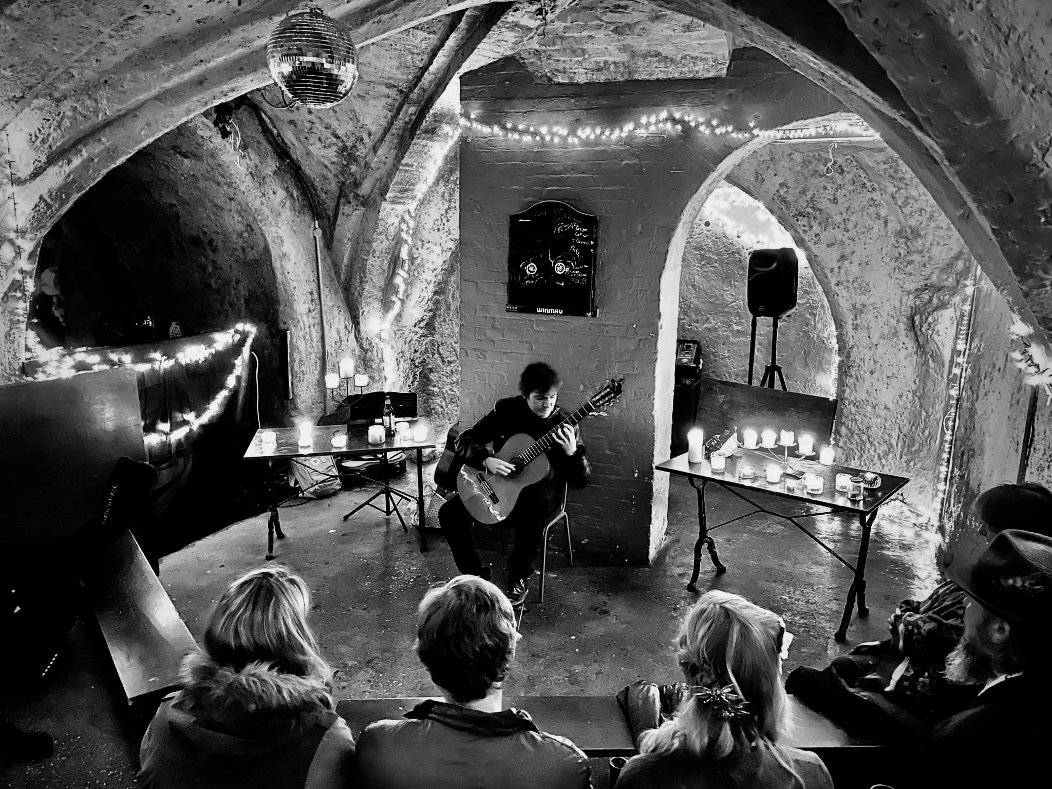 Peter Turrell Guitarist and Luthier