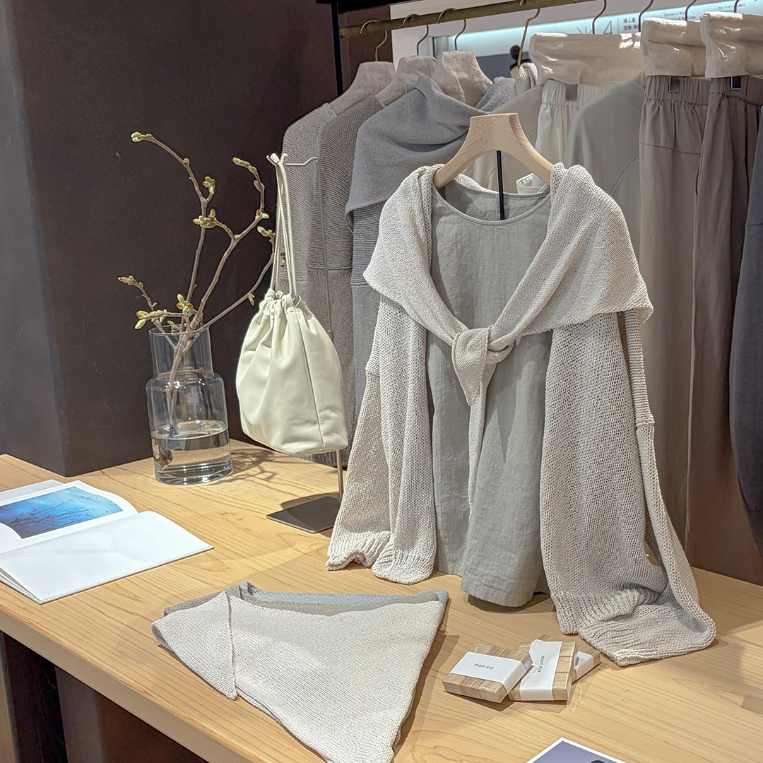 evam eva（エヴァムエヴァ） *water linen V neck pullover リネン