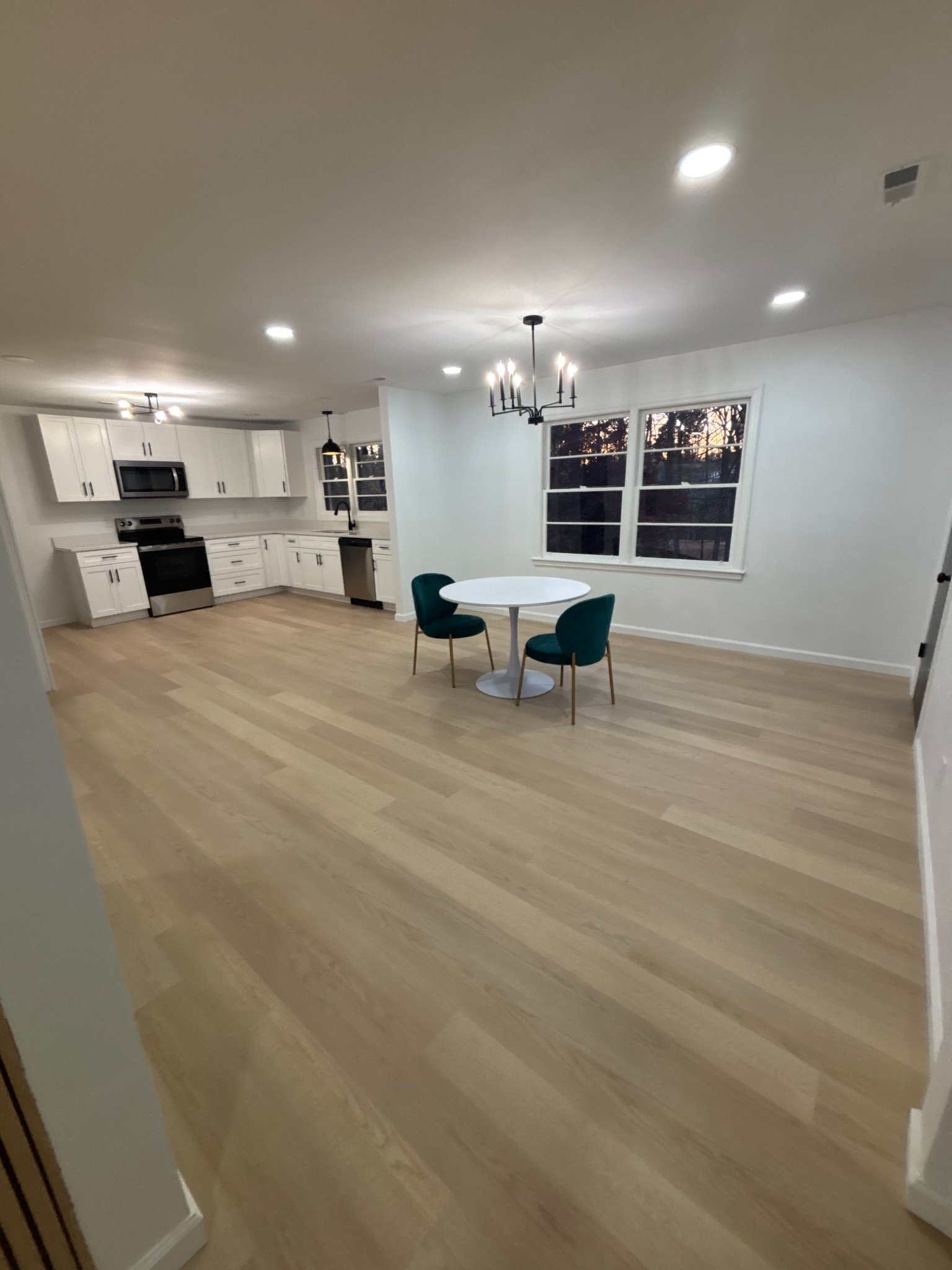 3420 sq ft/ 4 bed/ 3.5 baths/ Zoned R2&R4 - Upgrades Galore! - Property ...