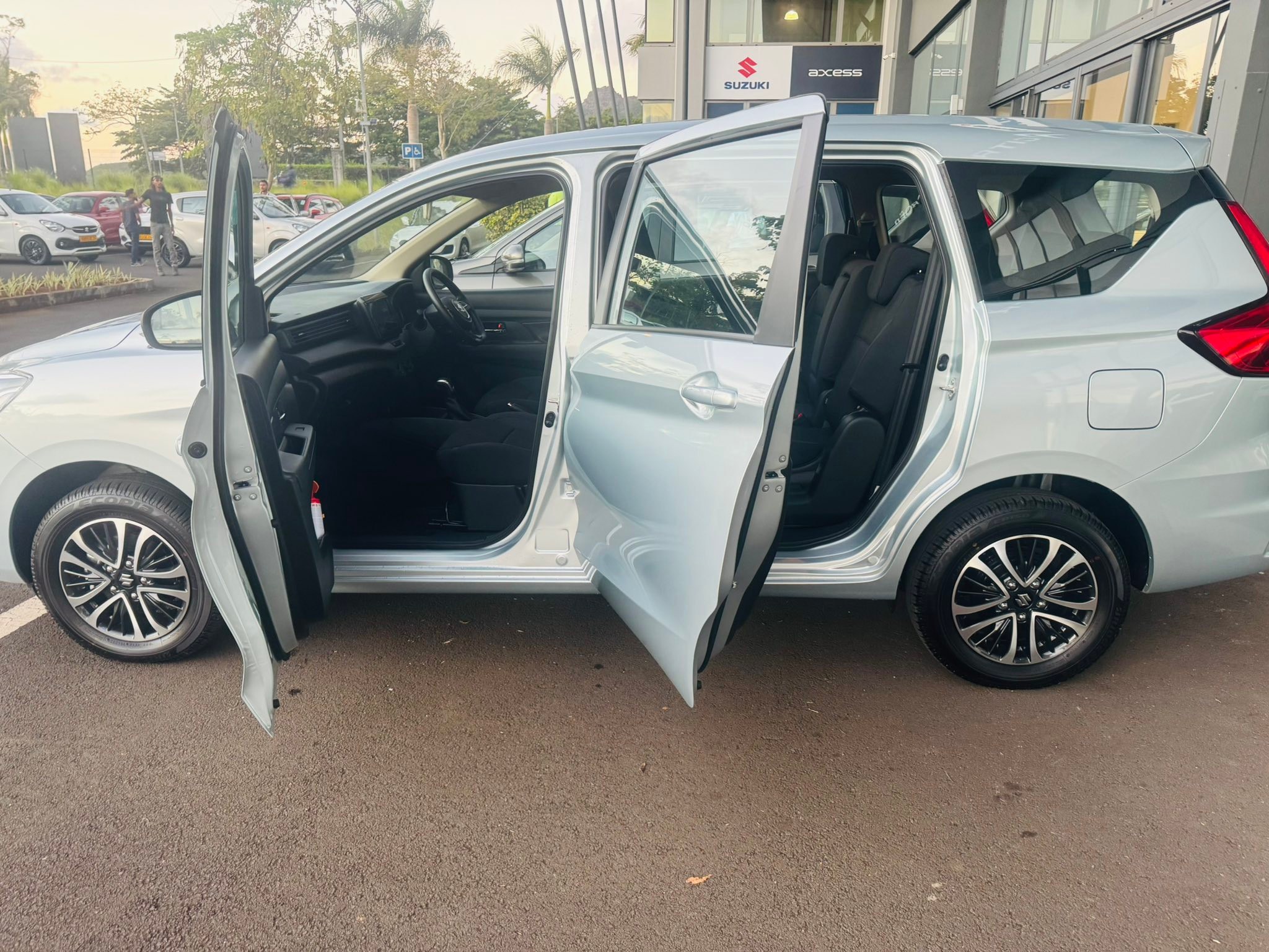 7-seater-car-rental-mauritius-grand-baie