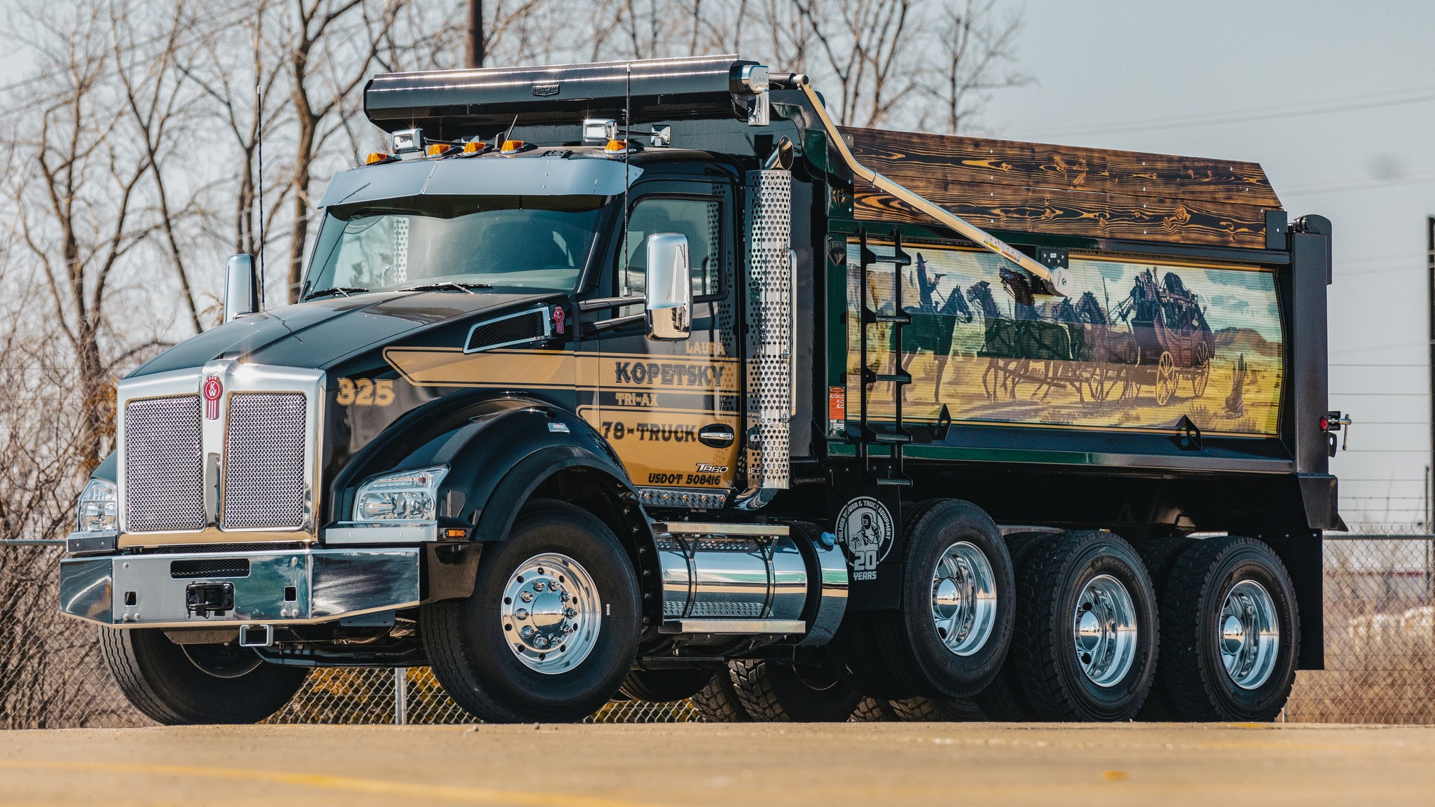 Kenworth - Take a look at this T880 tri-axle, from Laura Kopetsky