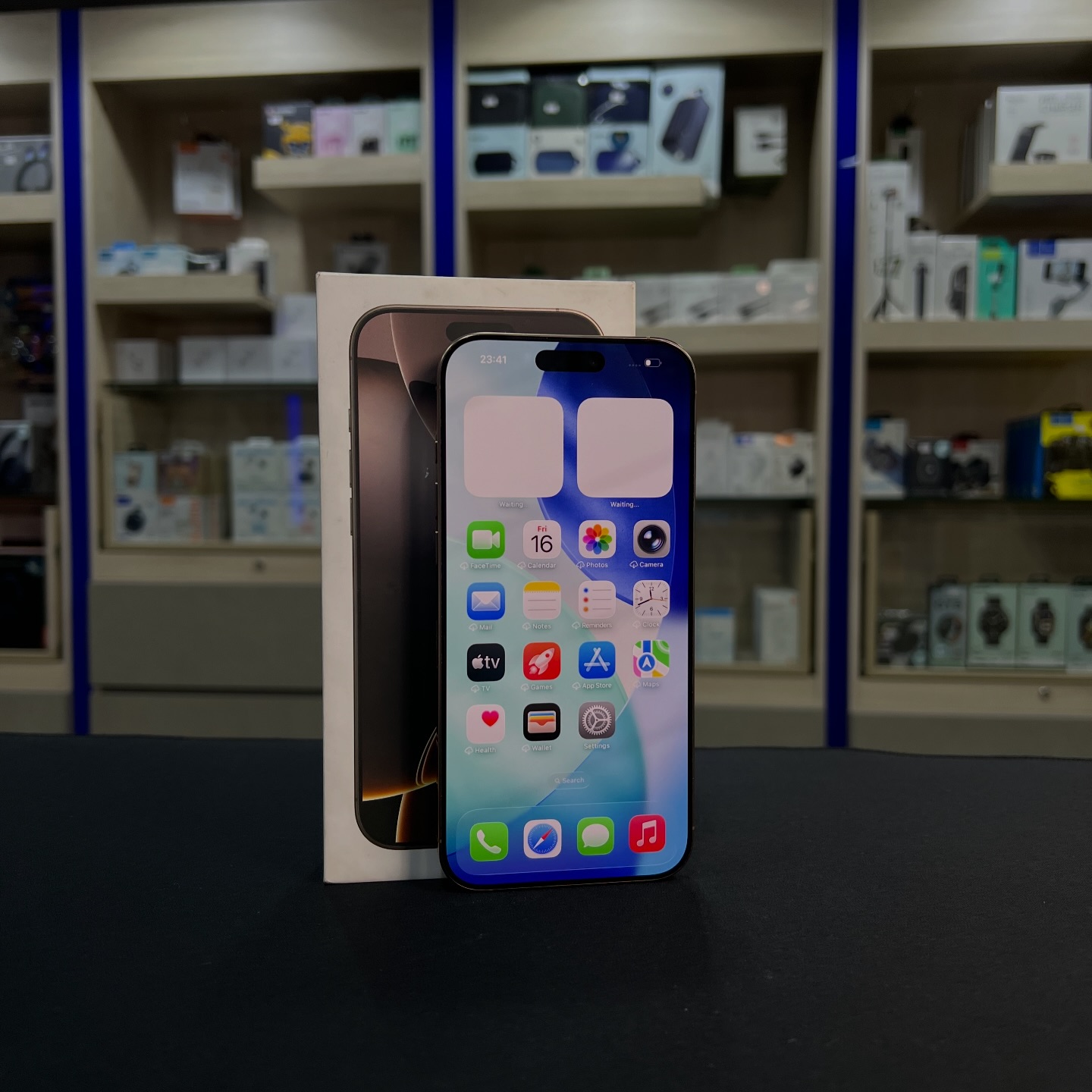 iPhone 16 Pro 128GB デザートチタニウム バッテリー96% Apple iPhone 