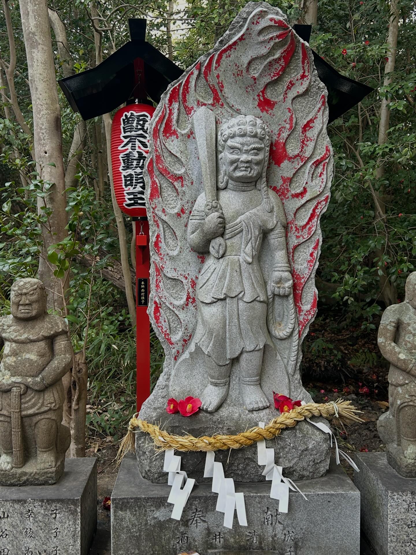 越 木 岩 神社