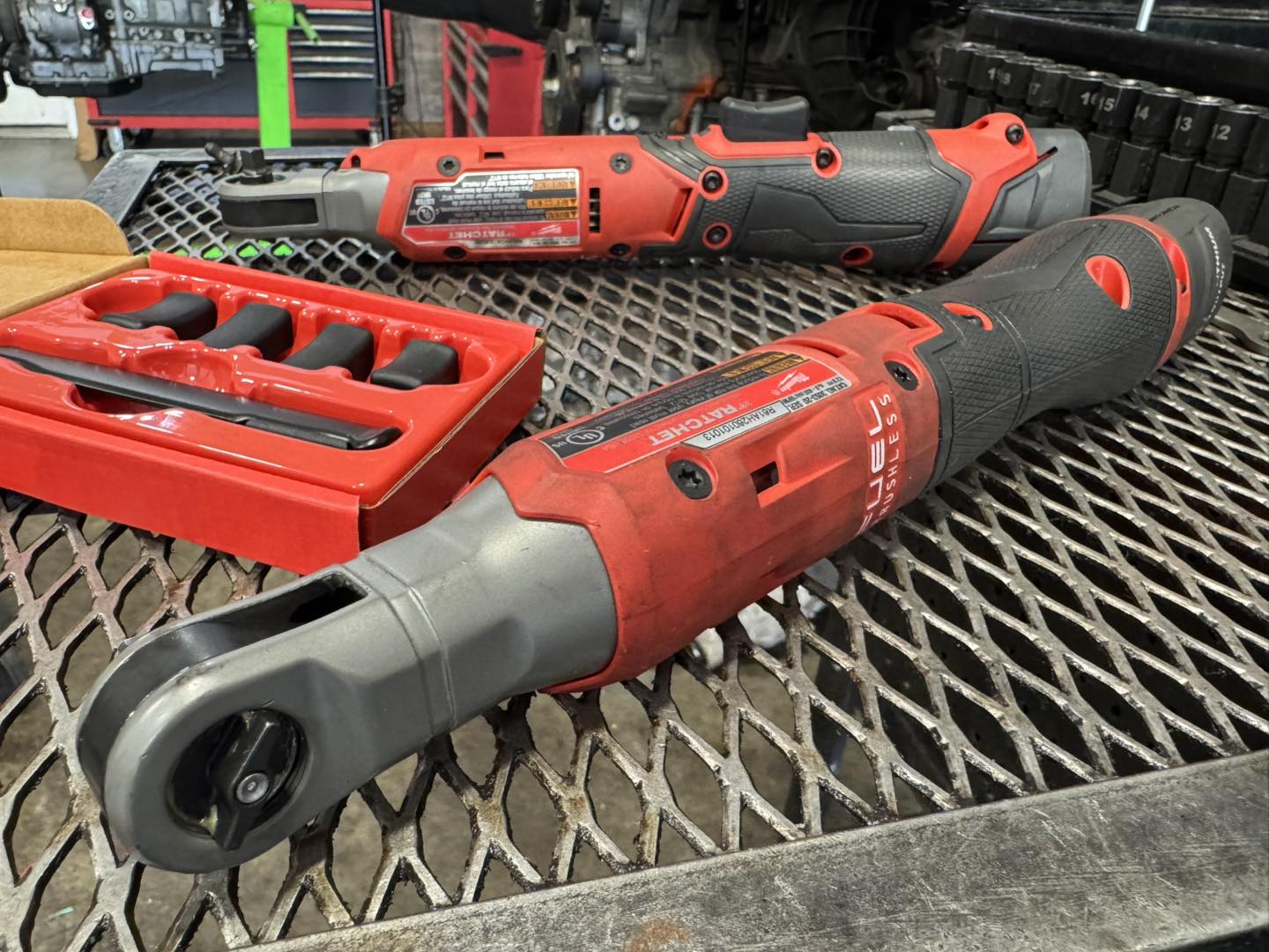 milwaukee 3 8 cordless ratchet with flashlight L1NXIXI 3/8" Wrench 1/4" Adapter, 3" Extension Bar, 7 Sockets this will allow users to switch between various button or paddle trigger configurations for customizable comfort Milwaukee 2457-21 3/8-in Cordless M12