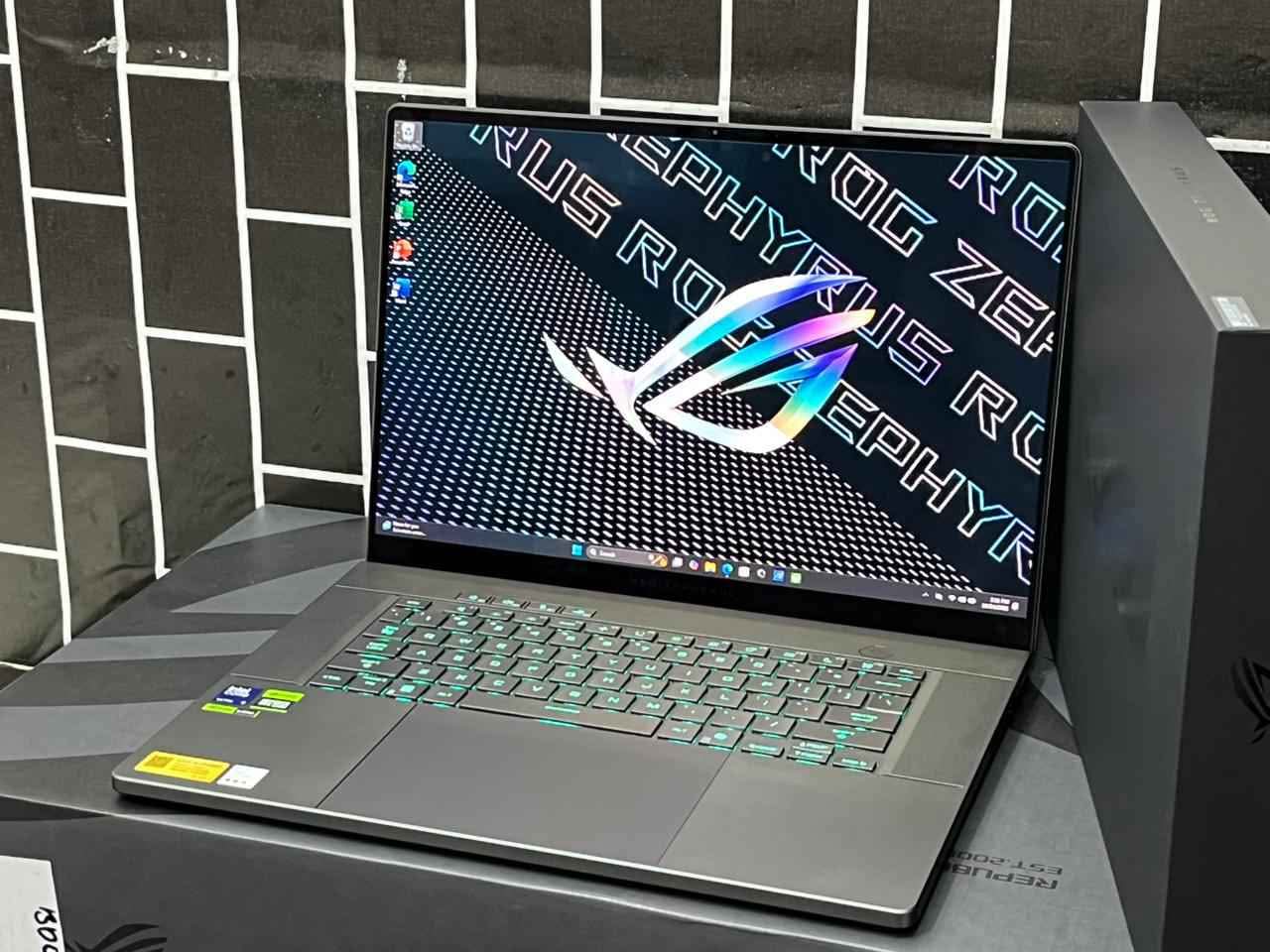Laptop ASUS ROG INTEL CORE ULTRA 9 RAM 32GB RTX 5060 STORAGE 1 TB MASIH ...