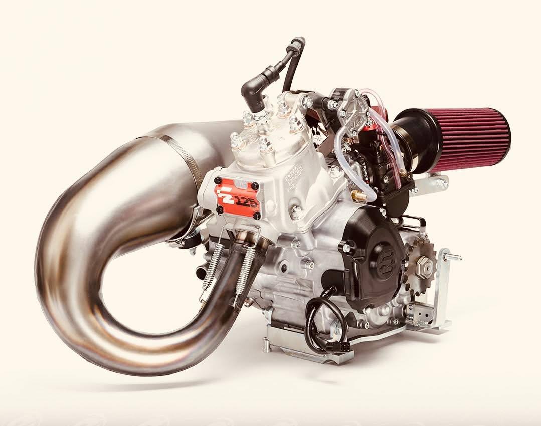 AY38 - 📸 เครื่องยนต์ 2 จังหวะระดับเทพ สำหรับสายแข่งโดยเฉพาะ! 🏁⚙️ . 🔥 ...